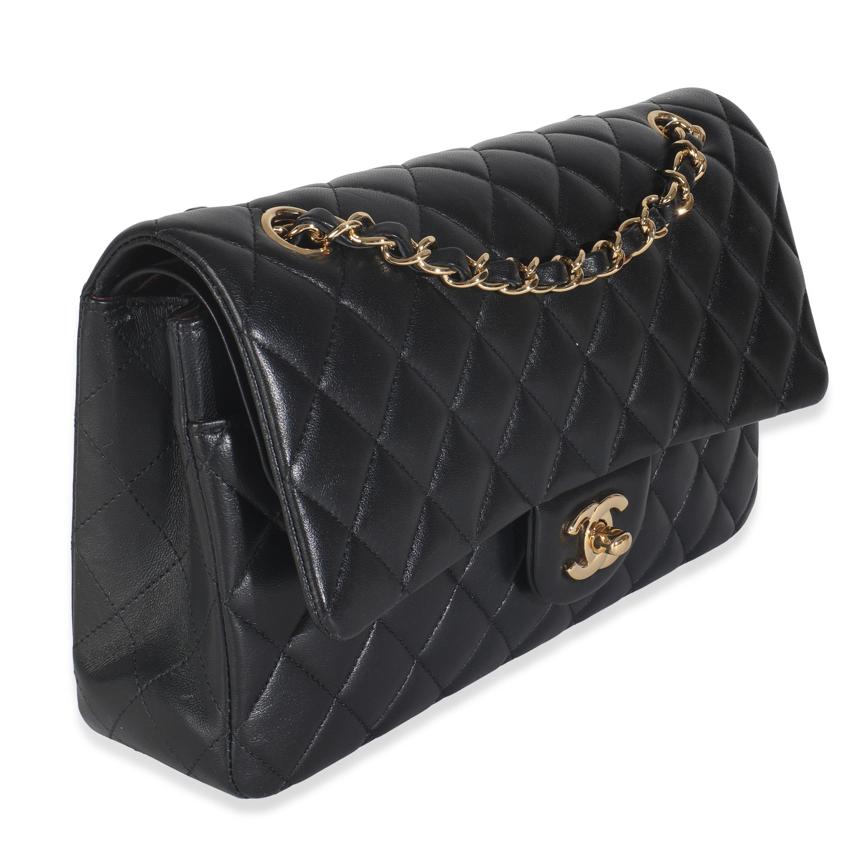 Chanel Schwarze klassische Tasche aus gestepptem Lammfell mit doppelter Klappe im Zustand „Hervorragend“ im Angebot in New York, NY