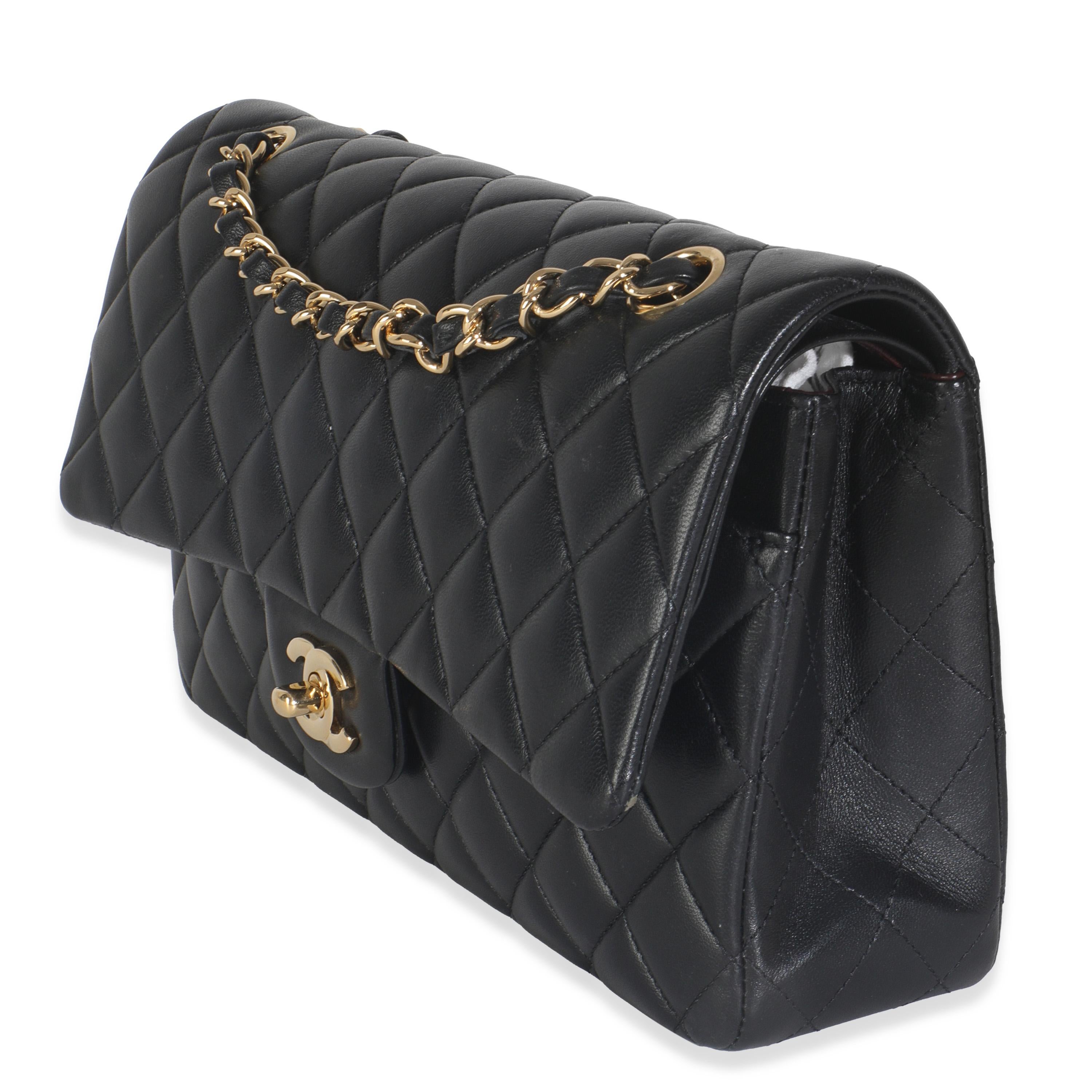 Chanel Schwarze klassische Tasche aus gestepptem Lammfell mit doppelter Klappe Damen im Angebot