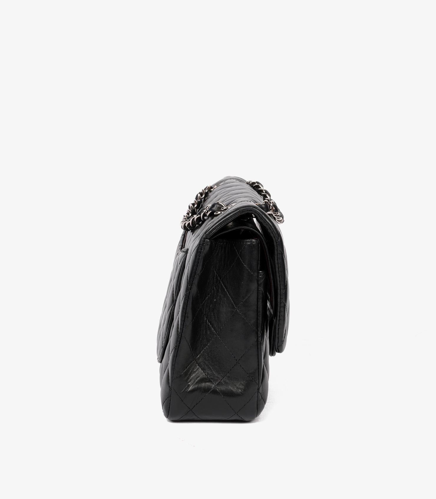 Chanel Black Quilted Lambskin Medium Classic Double Flap Bag In condizioni ottime in vendita a Bishop's Stortford, Hertfordshire