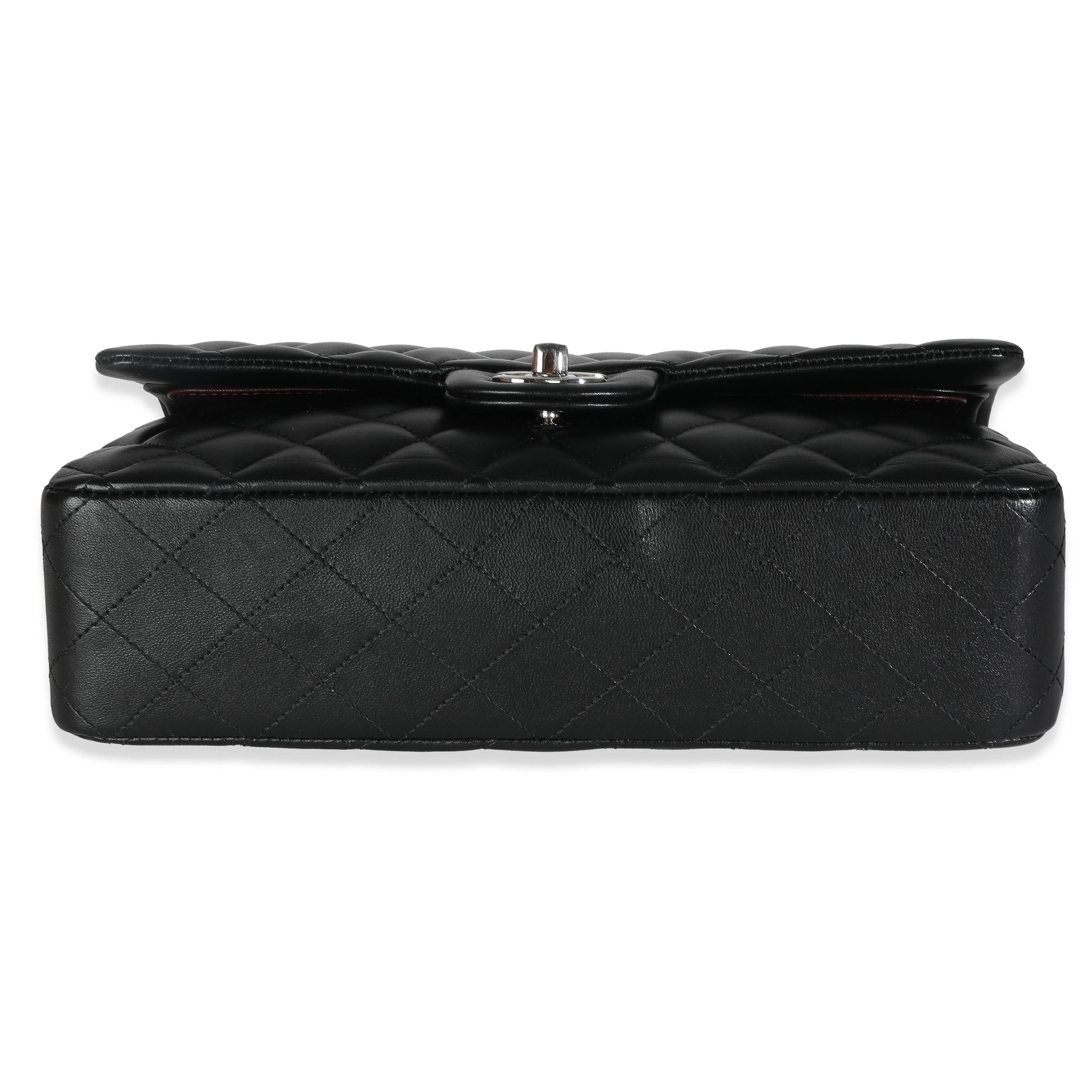 Chanel Schwarze klassische Tasche aus gestepptem Lammfell mit doppelter Klappe im Angebot 1