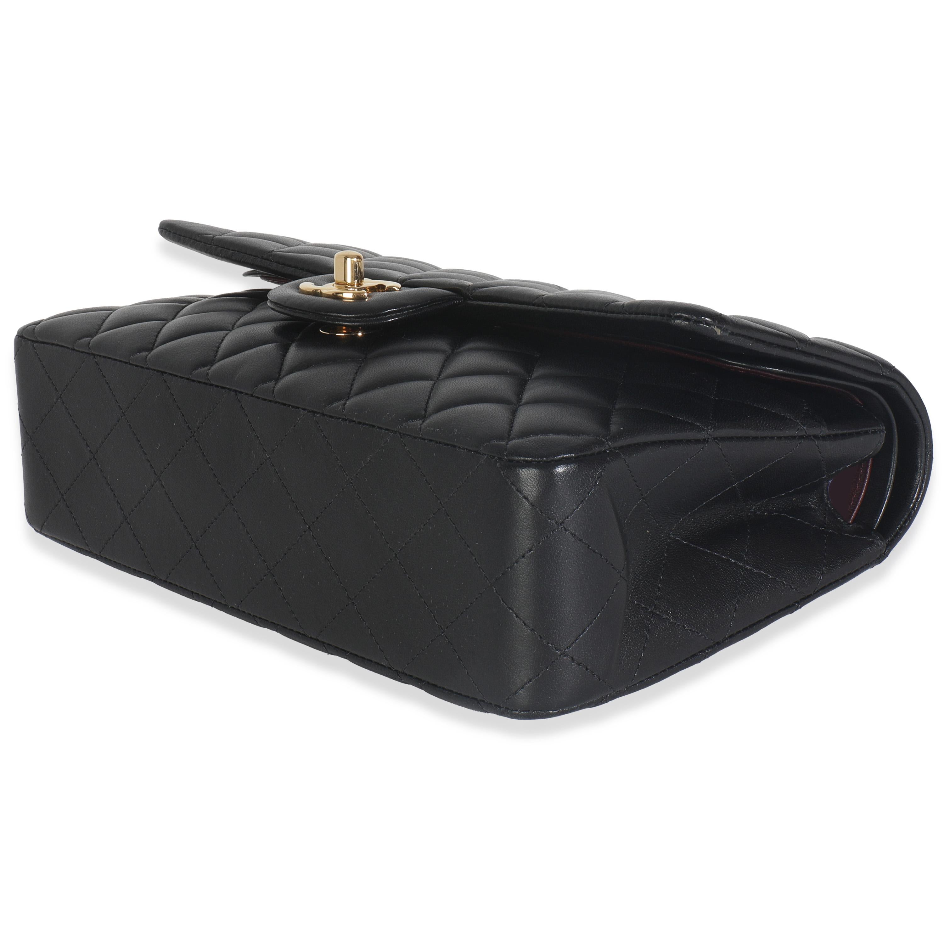 Chanel Schwarze klassische Tasche aus gestepptem Lammfell mit doppelter Klappe im Angebot 1