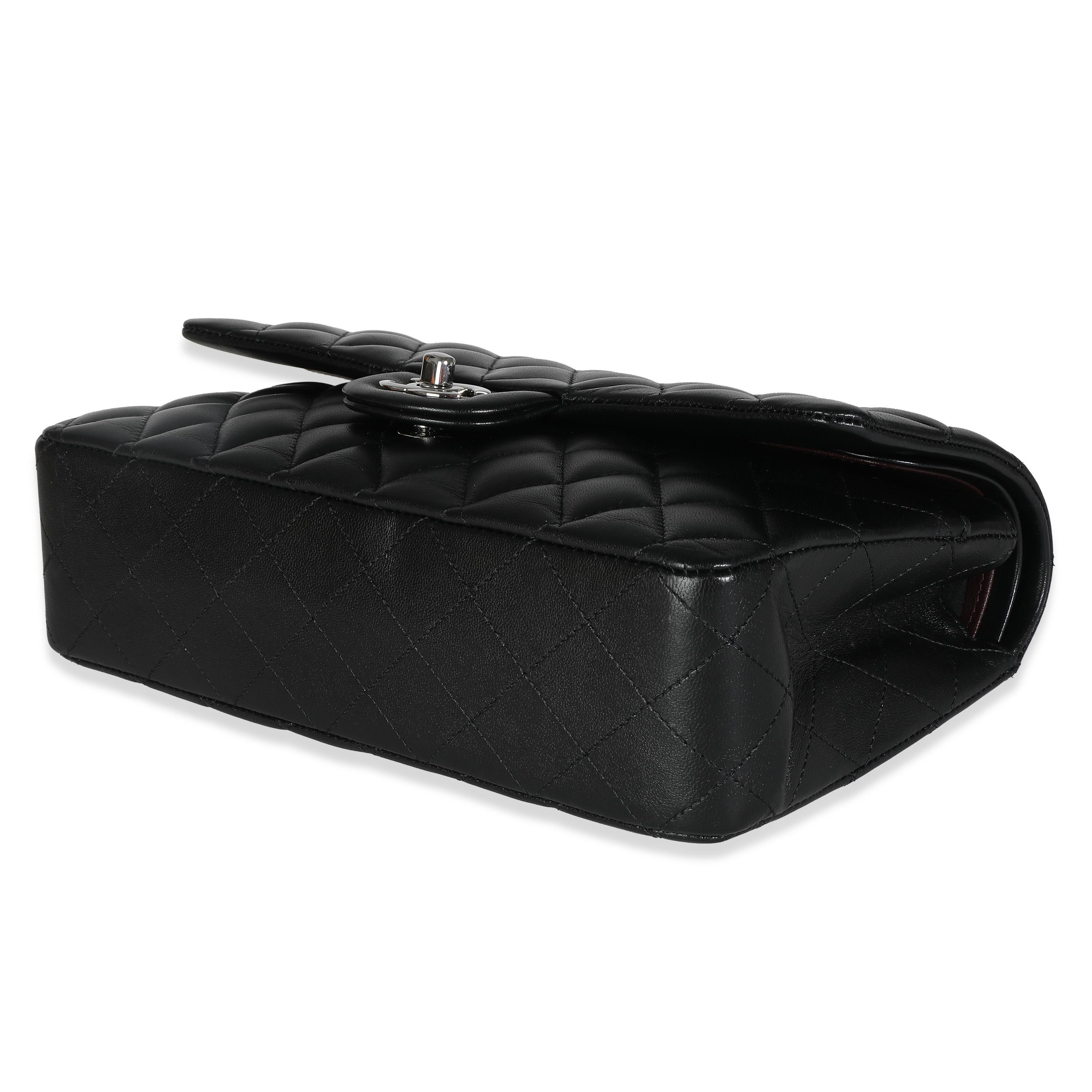 Chanel Schwarze klassische Tasche aus gestepptem Lammfell mit doppelter Klappe im Angebot 3