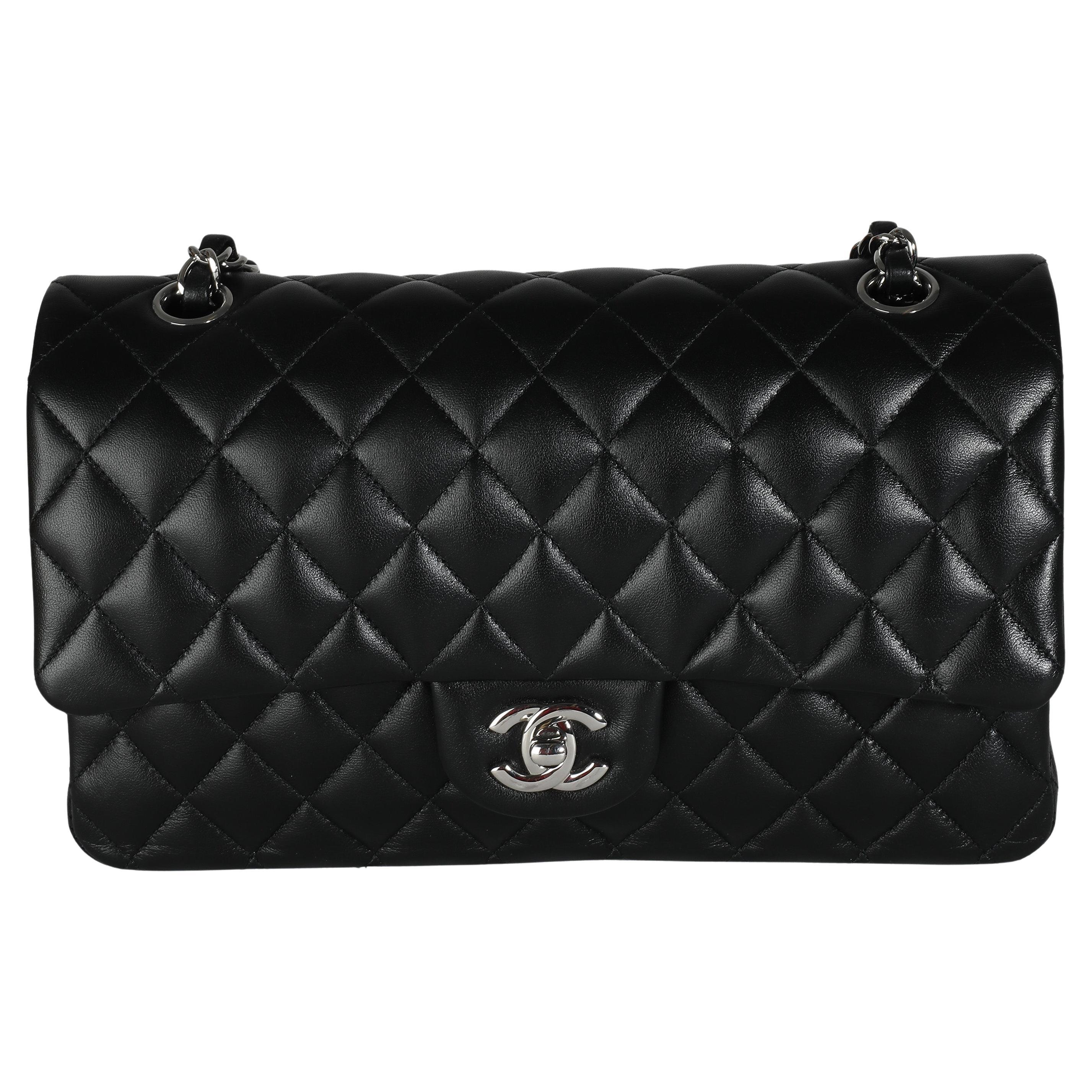 Chanel Schwarze klassische Tasche aus gestepptem Lammfell mit doppelter Klappe