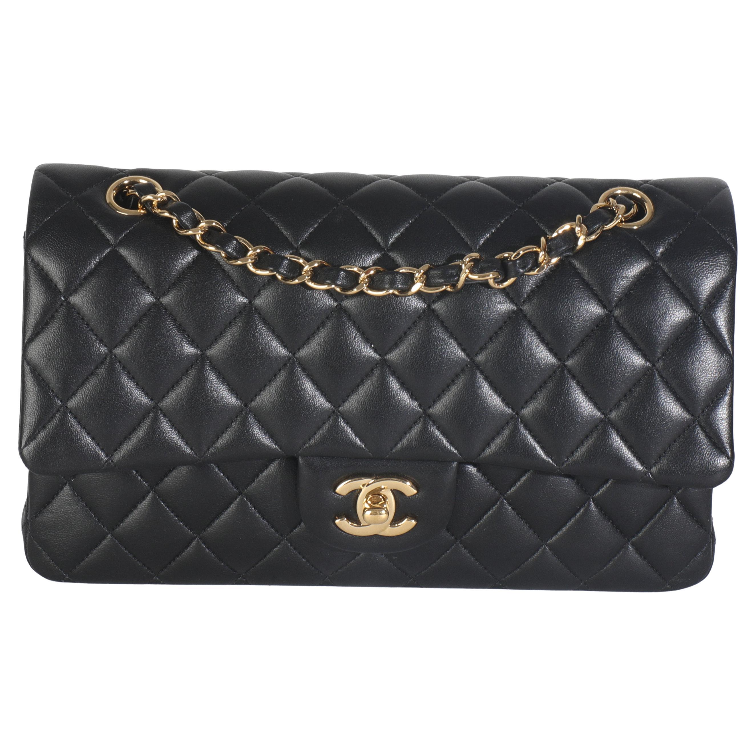 Chanel Schwarze klassische Tasche aus gestepptem Lammfell mit doppelter Klappe