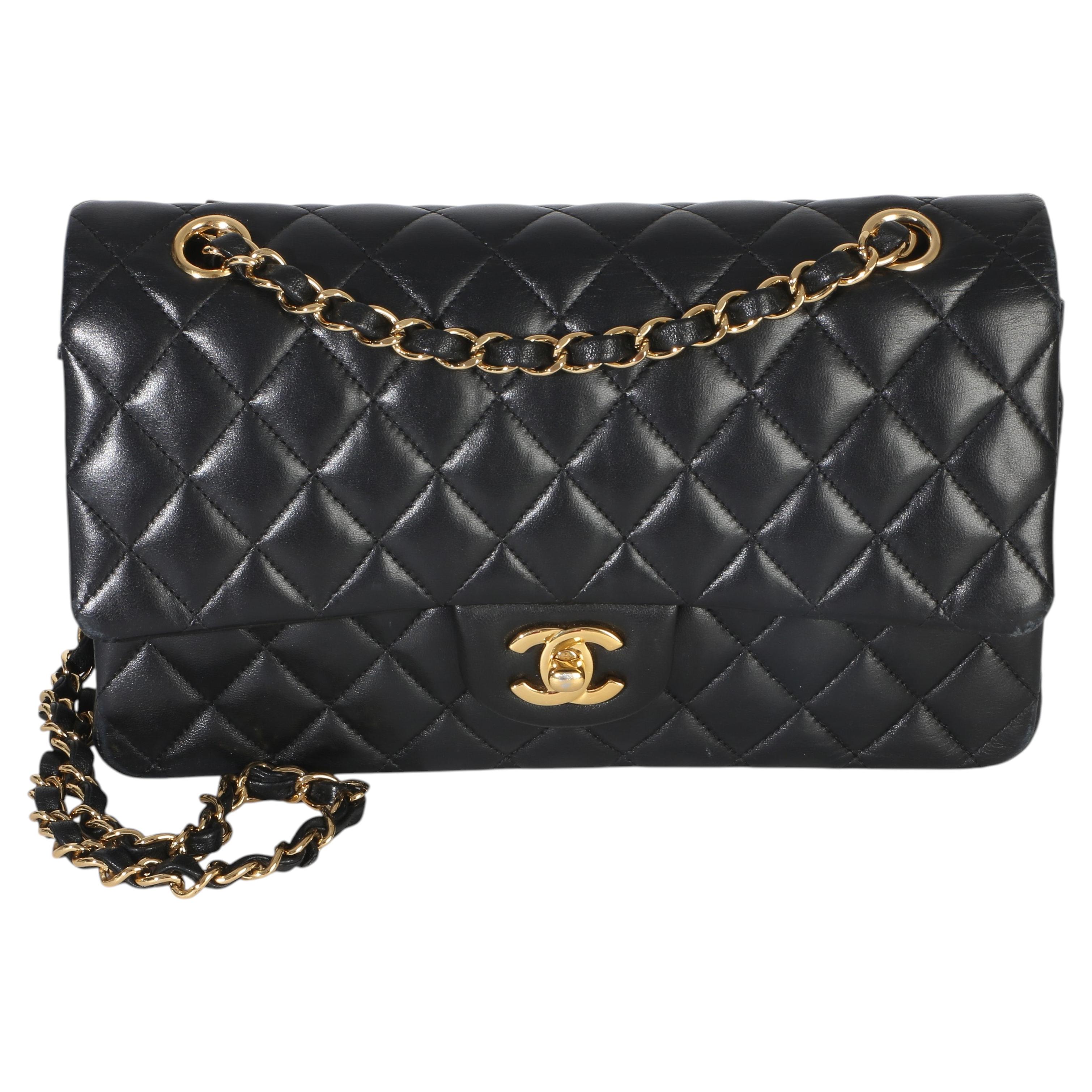 Chanel Schwarze klassische Tasche aus gestepptem Lammfell mit doppelter Klappe