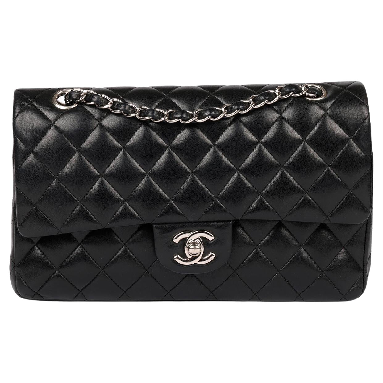Chanel Black Quilted Lambskin Medium Classic Double Flap Bag in vendita