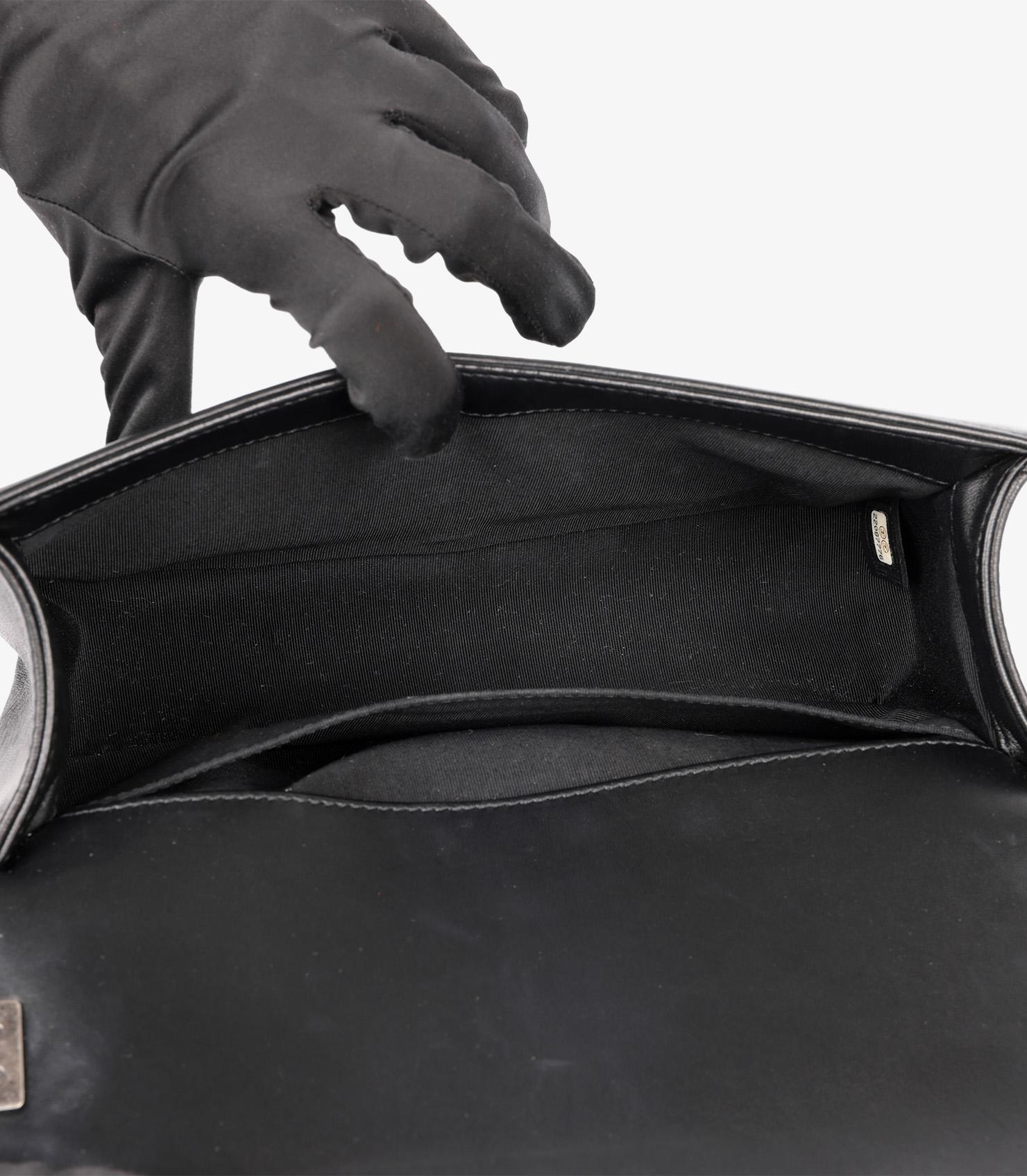 Chanel nera trapuntata in pelle d'agnello media Le Boy in vendita 5