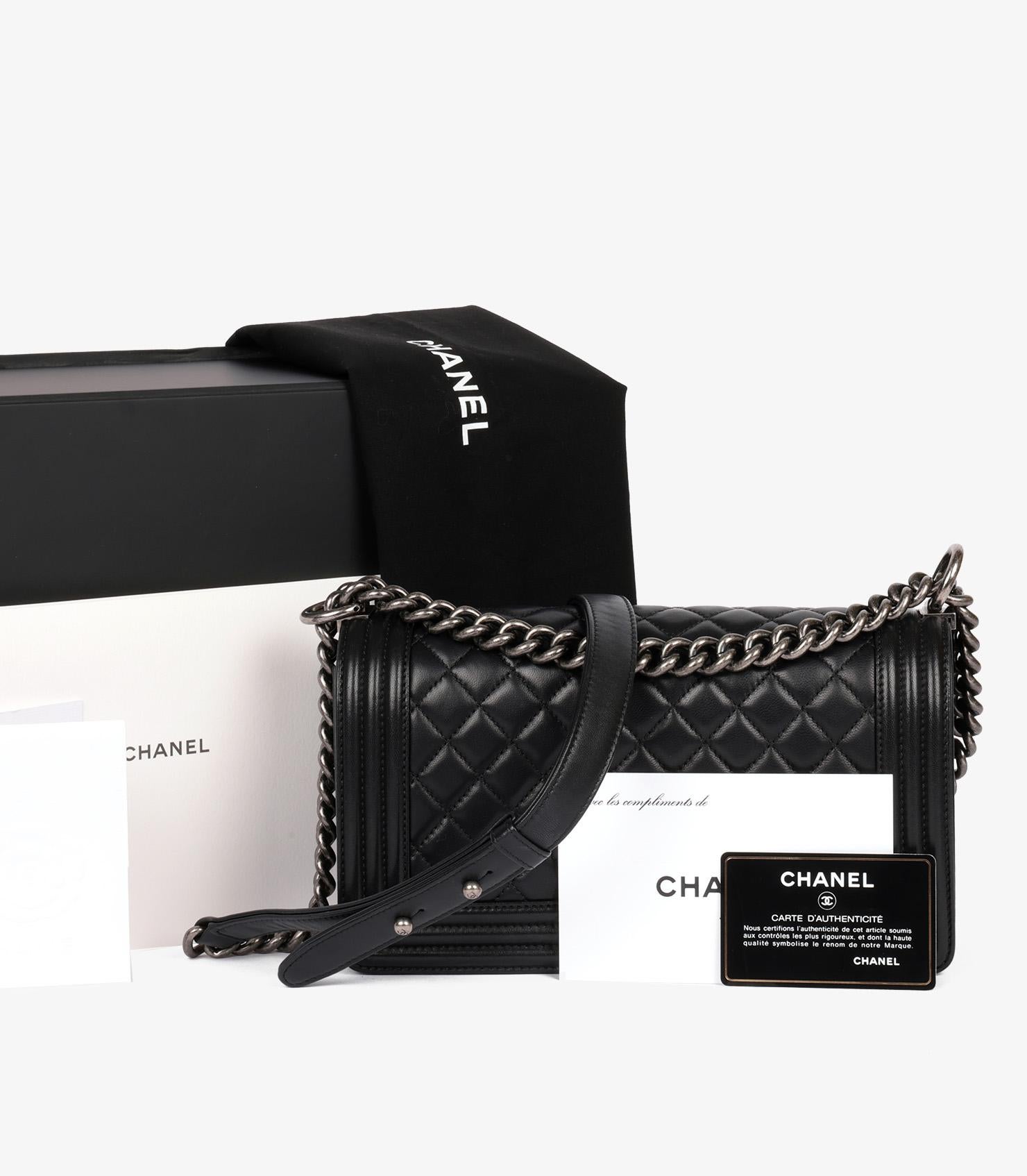 Chanel nera trapuntata in pelle d'agnello media Le Boy in vendita 6