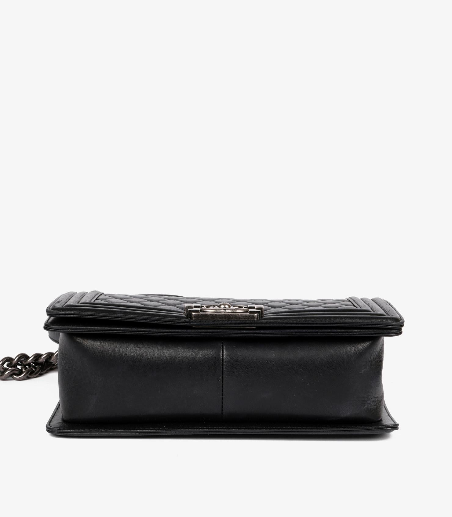 Chanel nera trapuntata in pelle d'agnello media Le Boy in vendita 2