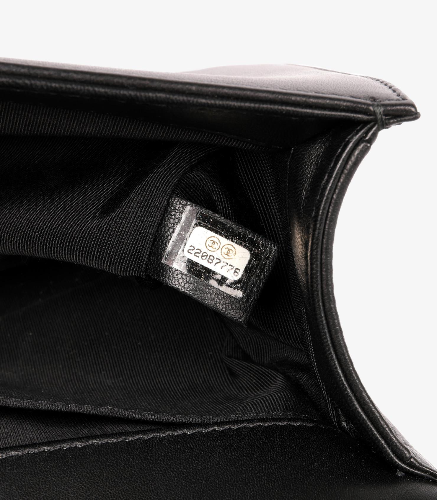 Chanel nera trapuntata in pelle d'agnello media Le Boy in vendita 3