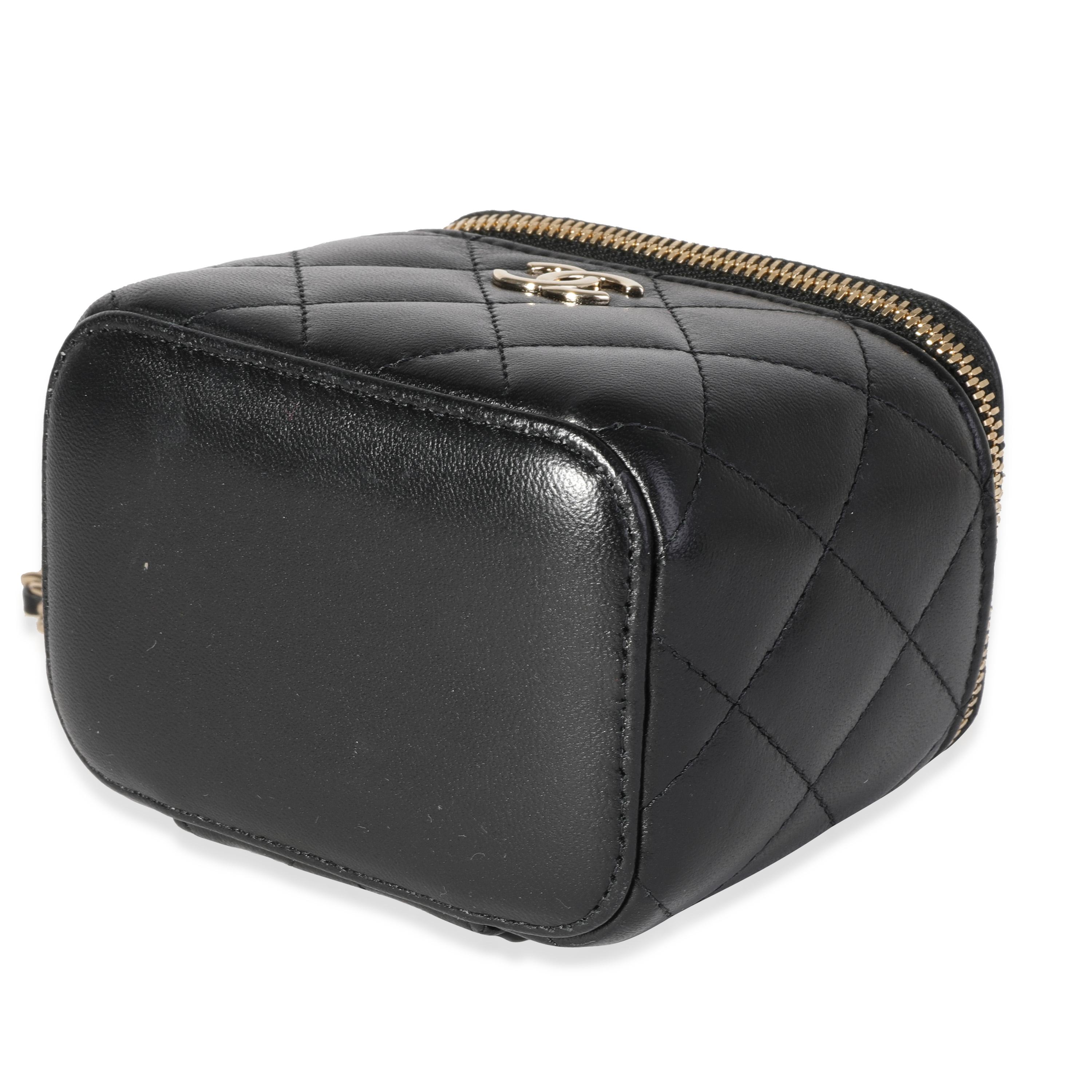 Donna Chanel Mini Vanity Case in pelle d'agnello trapuntata nera con catena