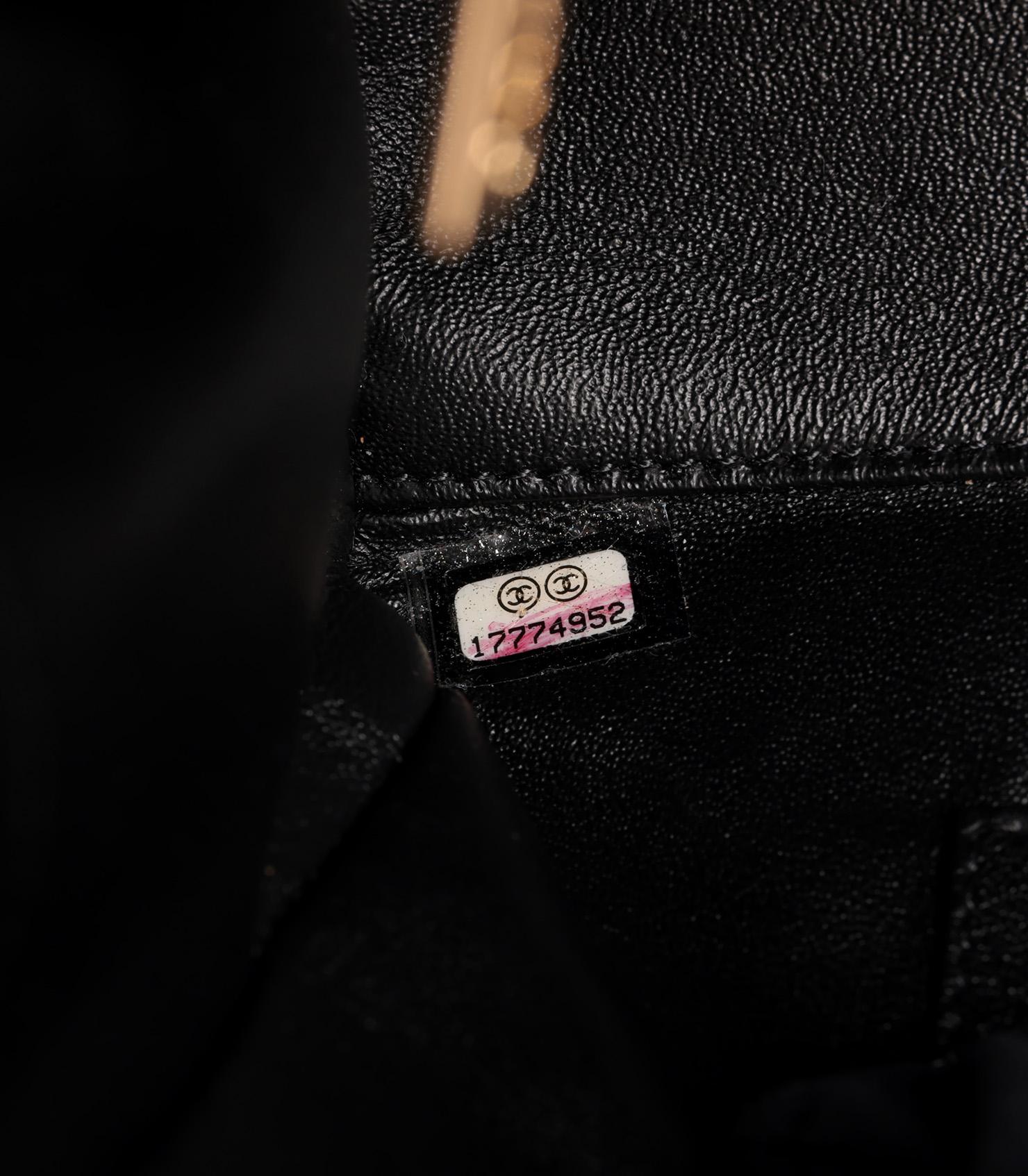Chanel Misia Kameratasche/Klappentasche aus schwarzem gestepptem Lammfell 6