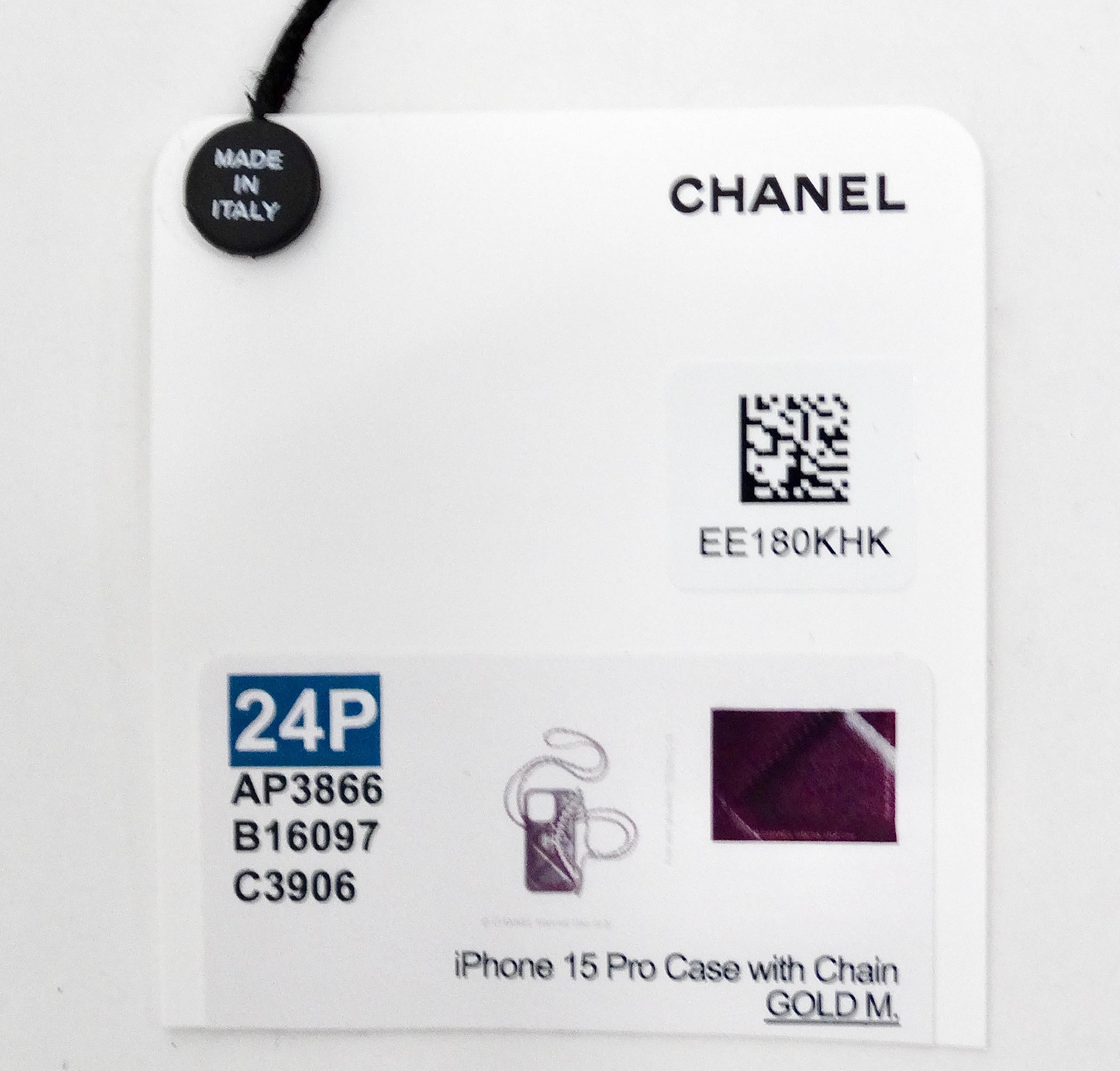 Chanel Black Quilted Lambskin Pearl Crush iPhone 15 Pro Case With Chain en vente 3