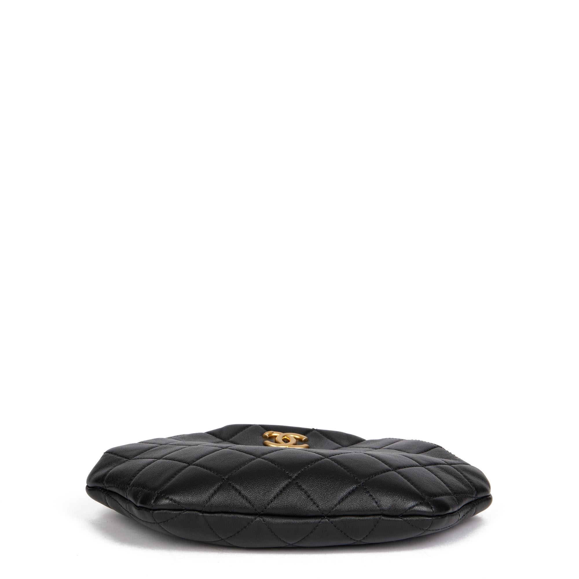 CHANEL Black Quilted Lambskin Pearl Handle Clutch  In Excellent Condition In Bishop's Stortford, Hertfordshire