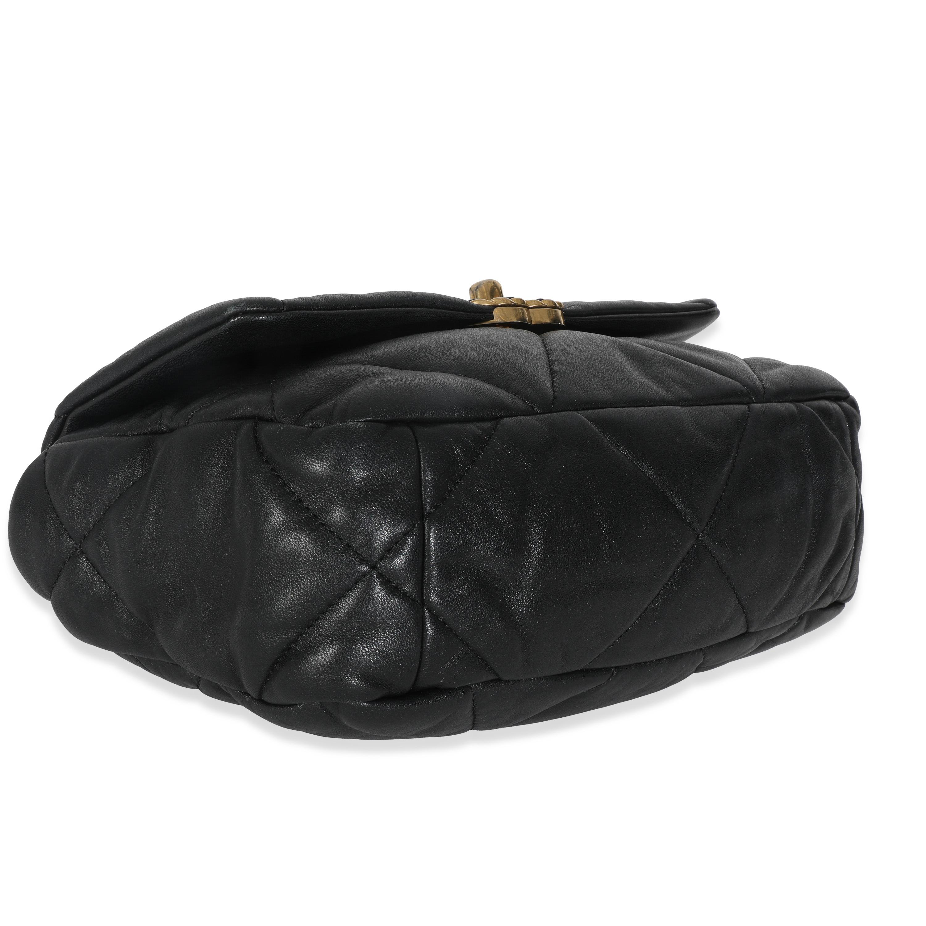 Chanel Schwarzes gestepptes Lammfell Kleine Chanel 19 Klappe Tasche im Angebot 1