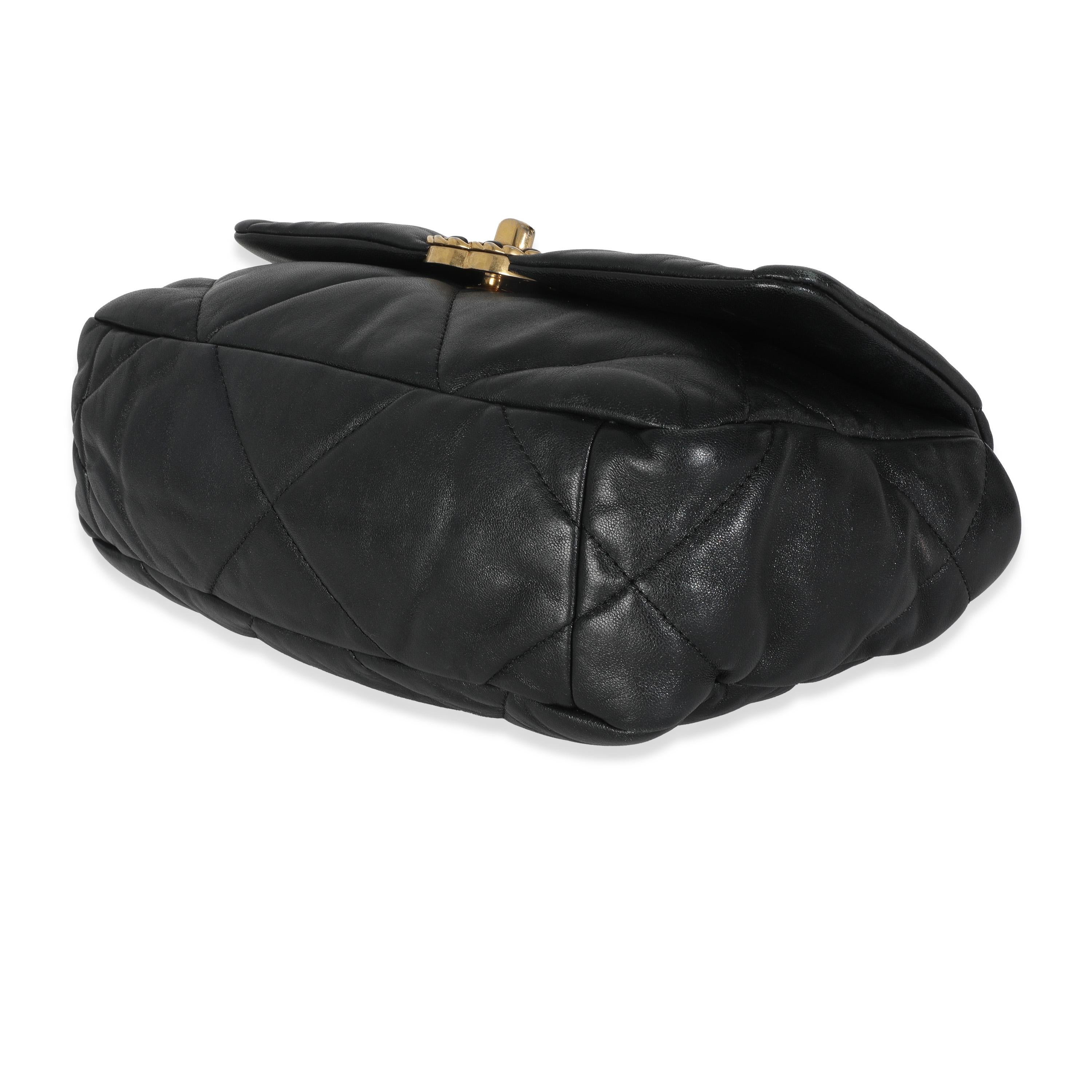 Chanel Schwarzes gestepptes Lammfell Kleine Chanel 19 Klappe Tasche im Angebot 2
