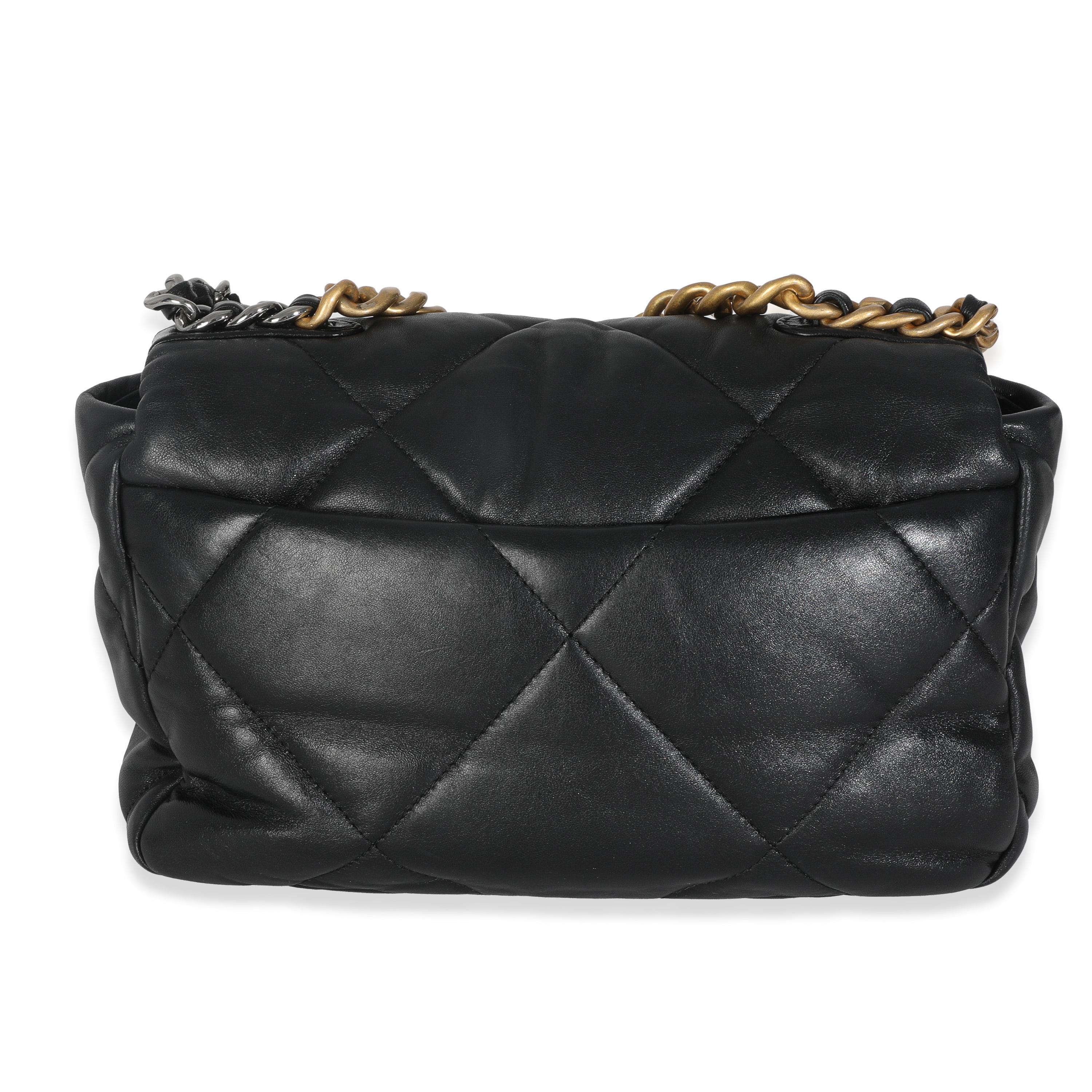 Chanel Schwarzes gestepptes Lammfell Kleine Chanel 19 Klappe Tasche im Angebot 3