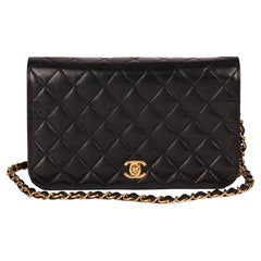 Chanel Vintage Classic Chanel Schwarze Tasche aus gestepptem Lammfell mit einer vollen Klappe 
