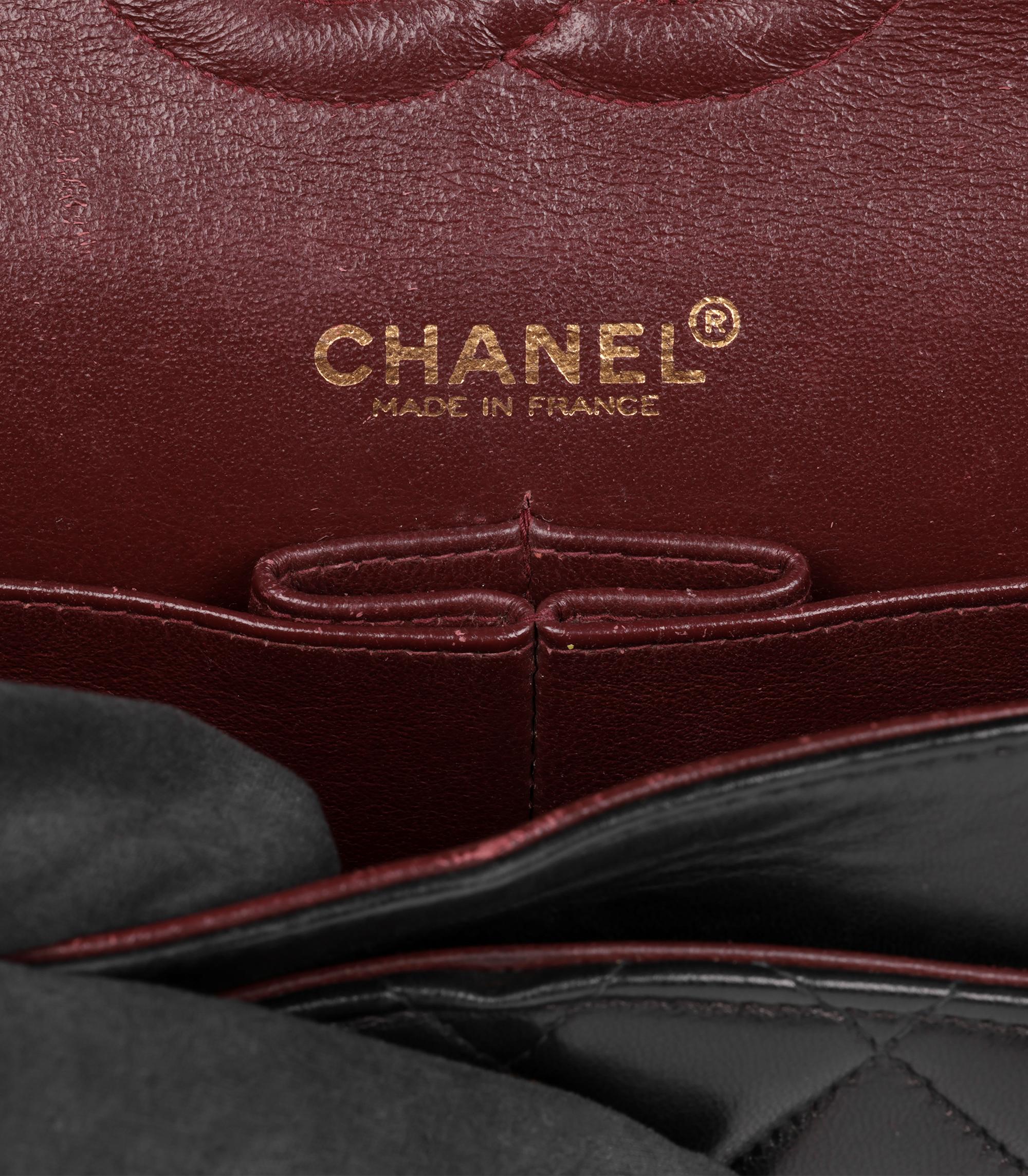 Chanel - Sac à main classique à double rabat en cuir d'agneau matelassé noir - Vintage Medium en vente 5