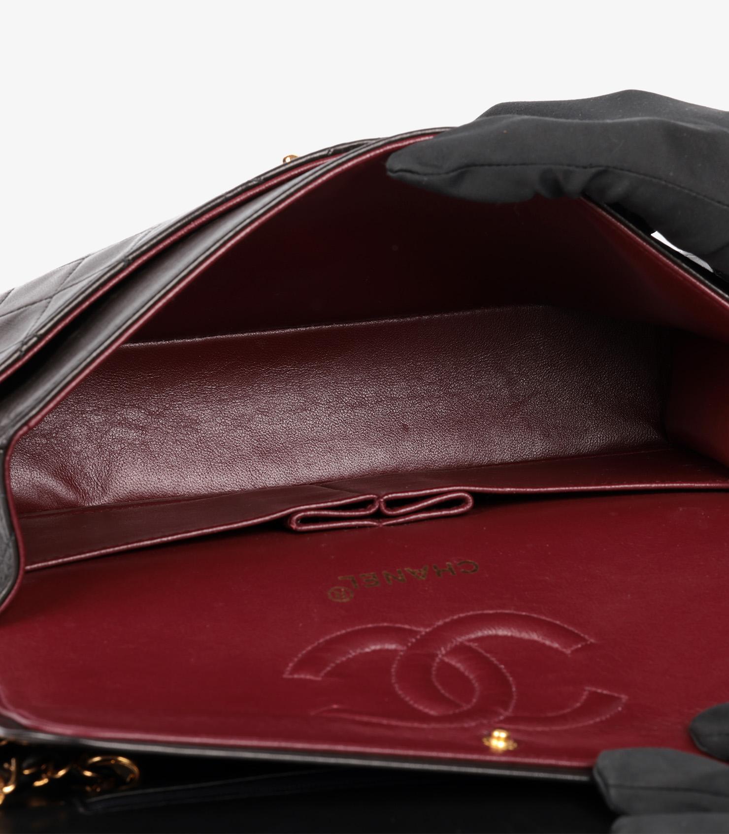 Chanel Schwarze Vintage Medium Classic Double Flap Tasche aus gestepptem Lammfell im Angebot 7