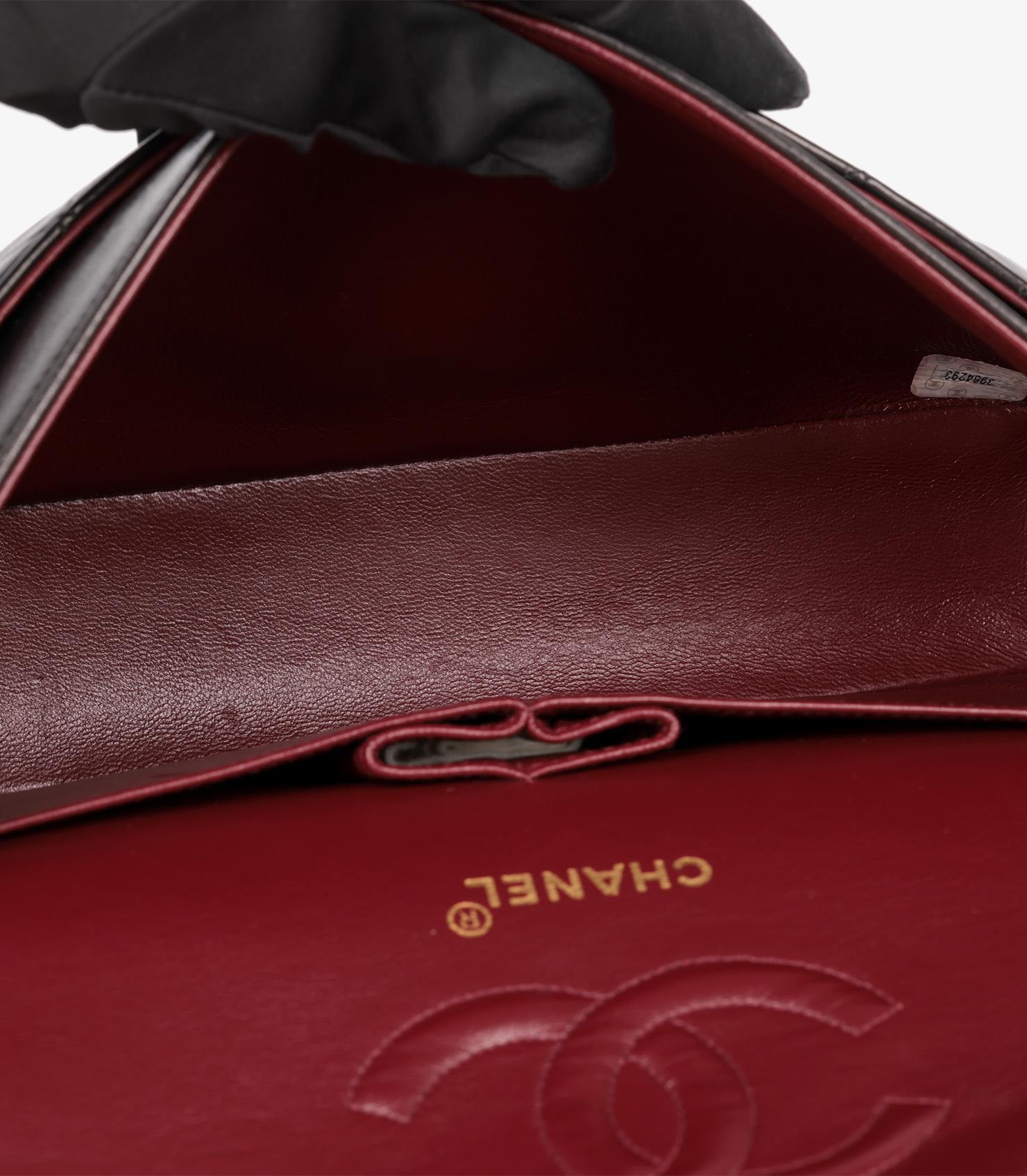 Chanel Bolso Clásico Acolchado Negro Piel de Cordero Vintage Mediano con Doble Solapa 7