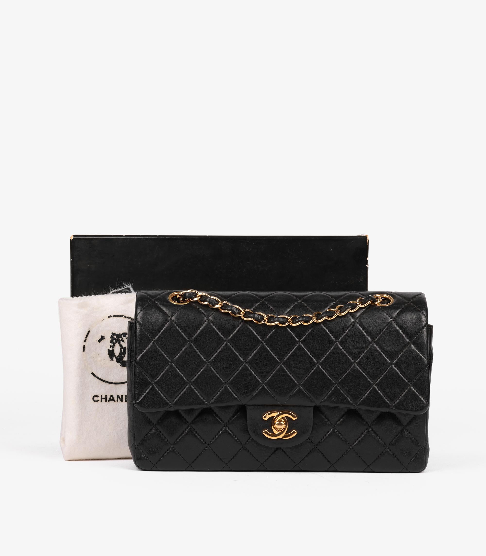 Chanel - Sac à main classique à double rabat en cuir d'agneau matelassé noir - Vintage Medium en vente 6