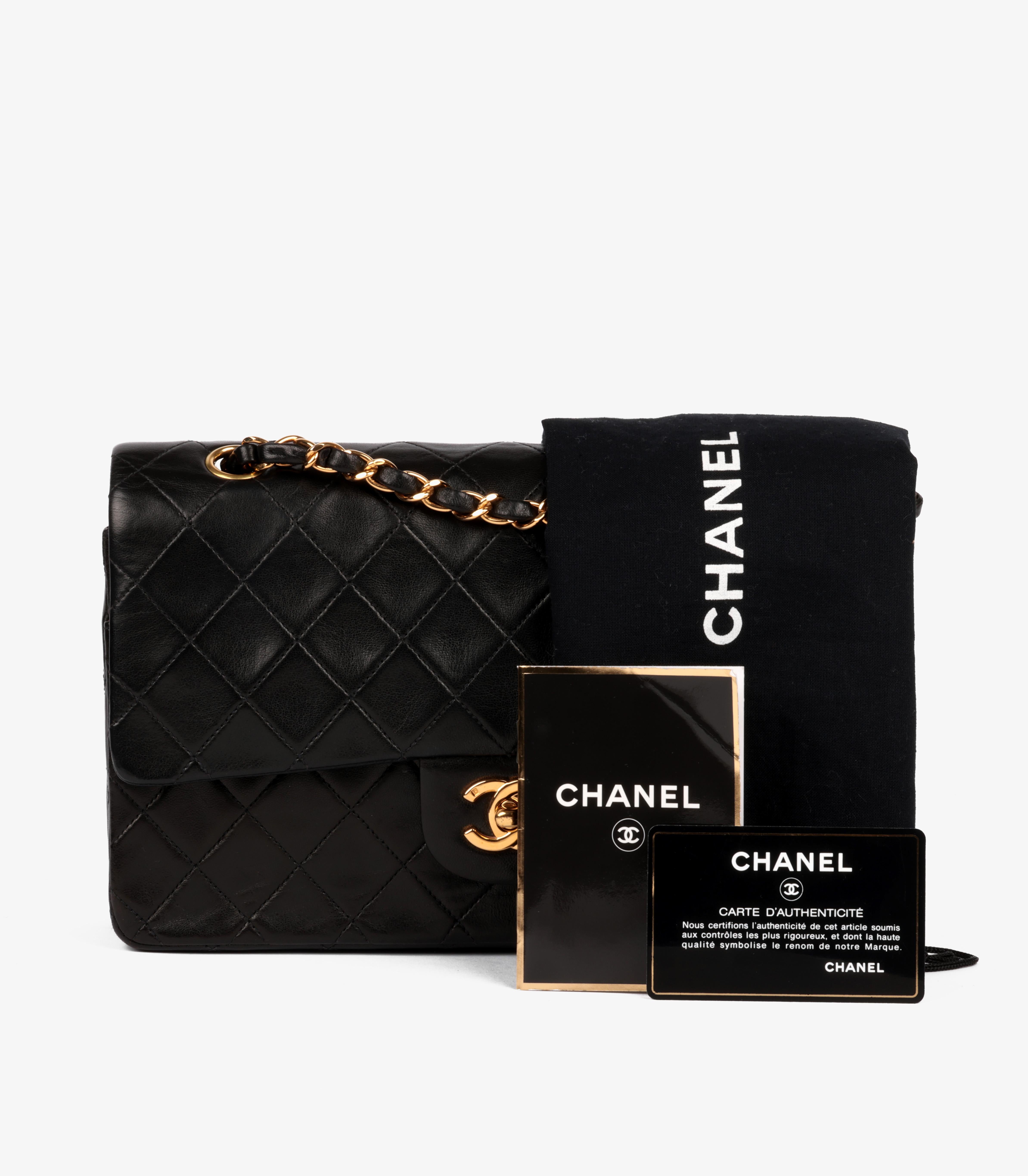 Chanel - Sac à main classique à double rabat en cuir d'agneau matelassé noir - Vintage Medium en vente 8