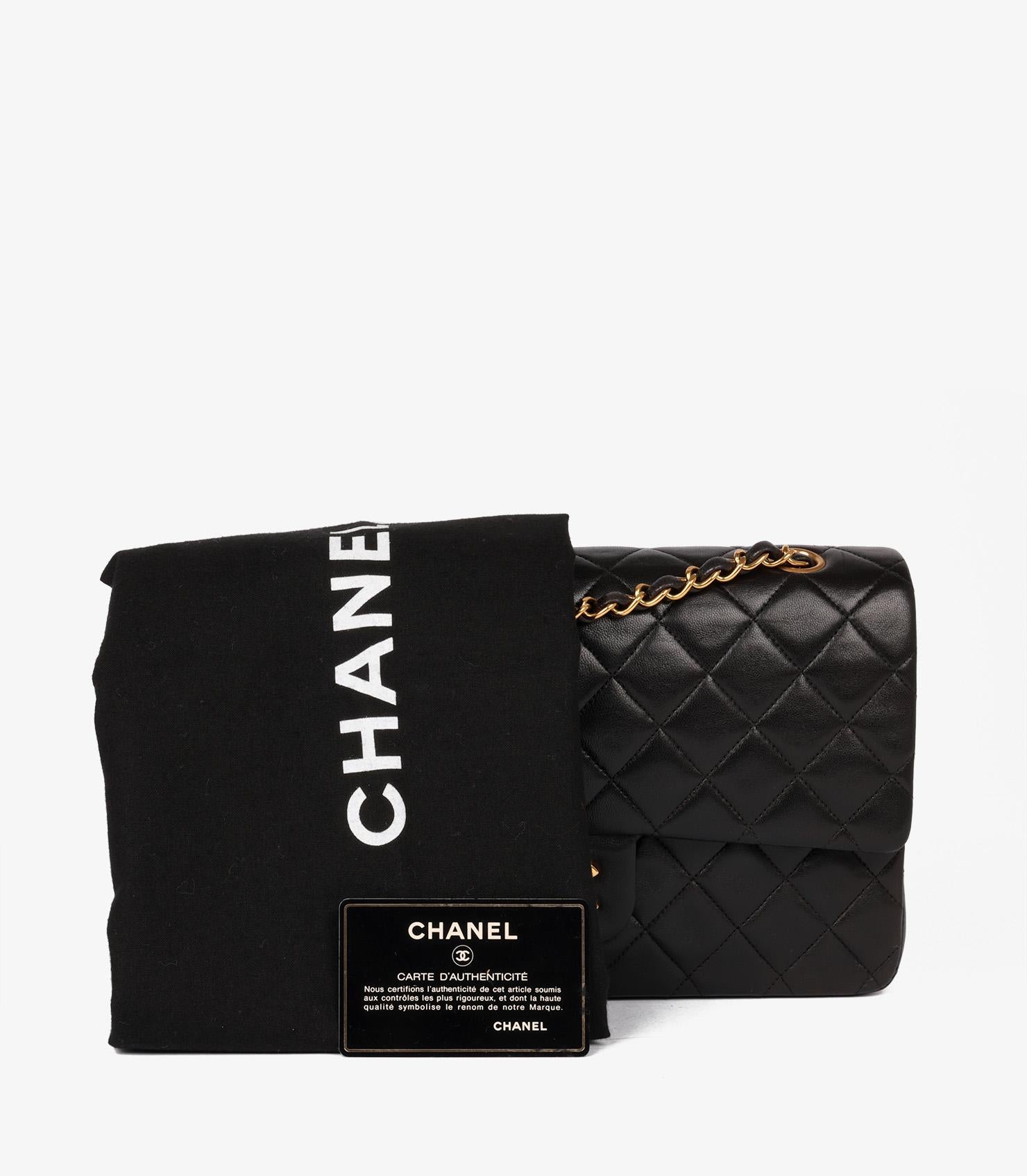Chanel Bolso Clásico Acolchado Negro Piel de Cordero Vintage Mediano con Doble Solapa 8