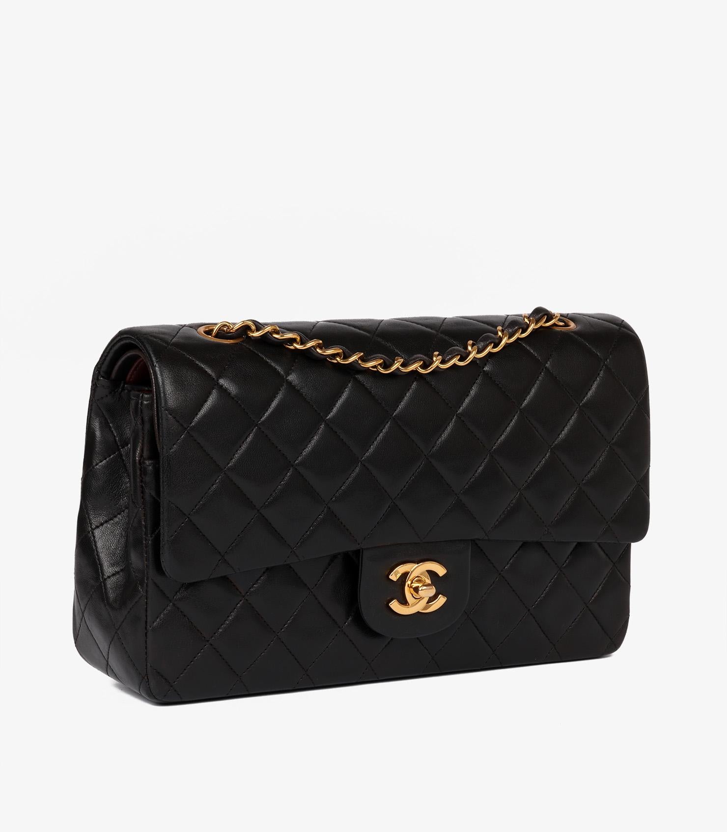 Chanel Bolso Clásico Acolchado Negro Piel de Cordero Vintage Mediano con Doble Solapa en Excelente Estado en Bishop's Stortford, Hertfordshire
