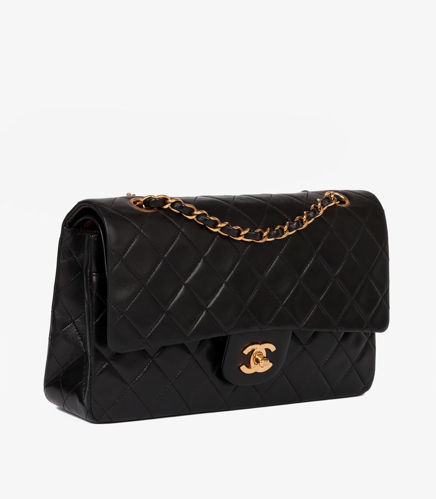 Chanel Bolso Clásico Acolchado Negro Piel de Cordero Vintage Mediano con Doble Solapa en Excelente Estado en Bishop's Stortford, Hertfordshire