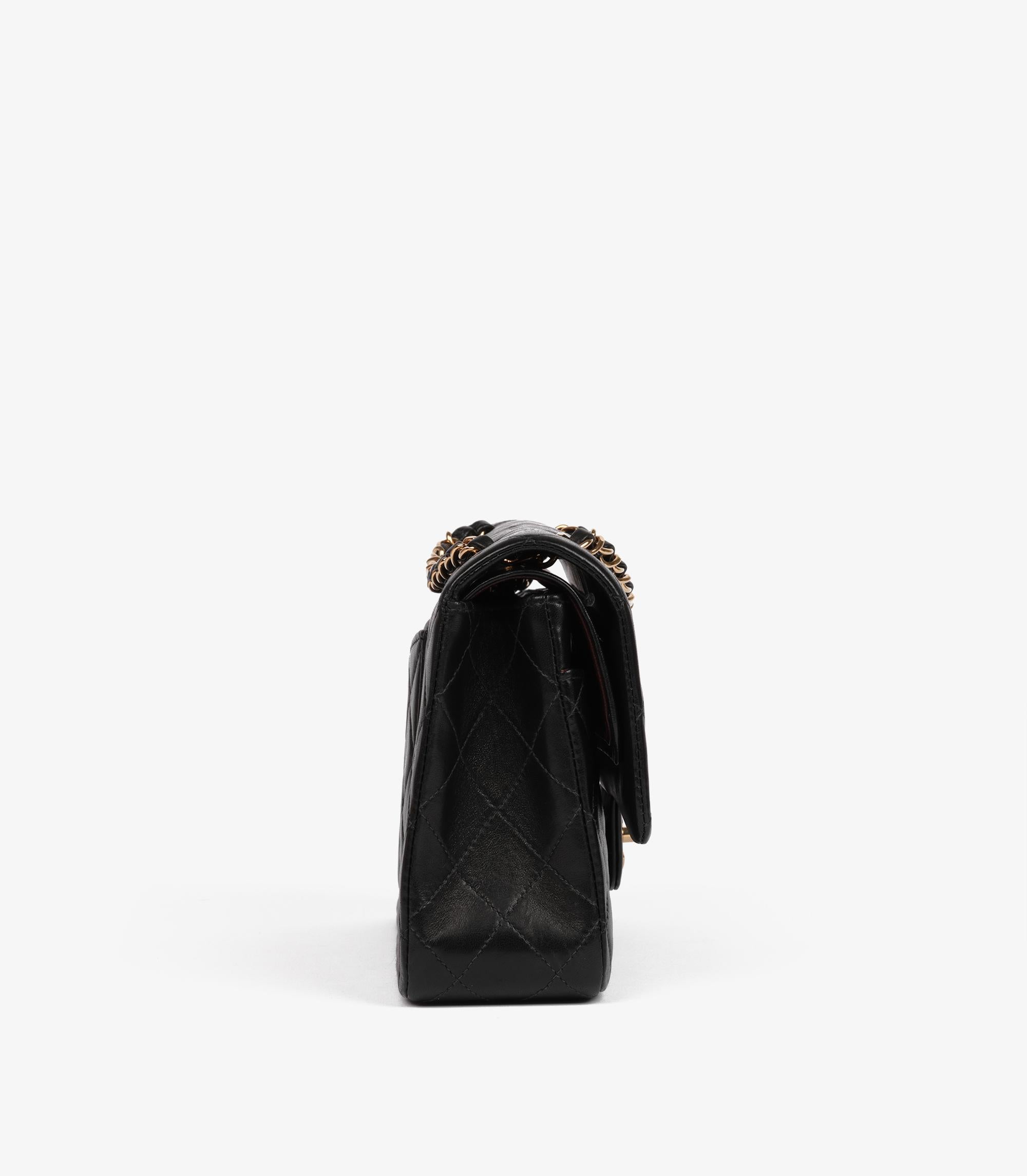 Women's or Men's Chanel Black Quilted Lambskin Vintage Medium Classic Double Flap Bag For Sale