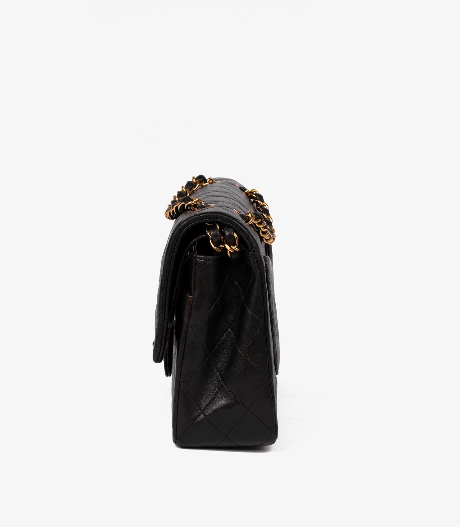 Chanel Bolso Clásico Acolchado Negro Piel de Cordero Vintage Mediano con Doble Solapa 1