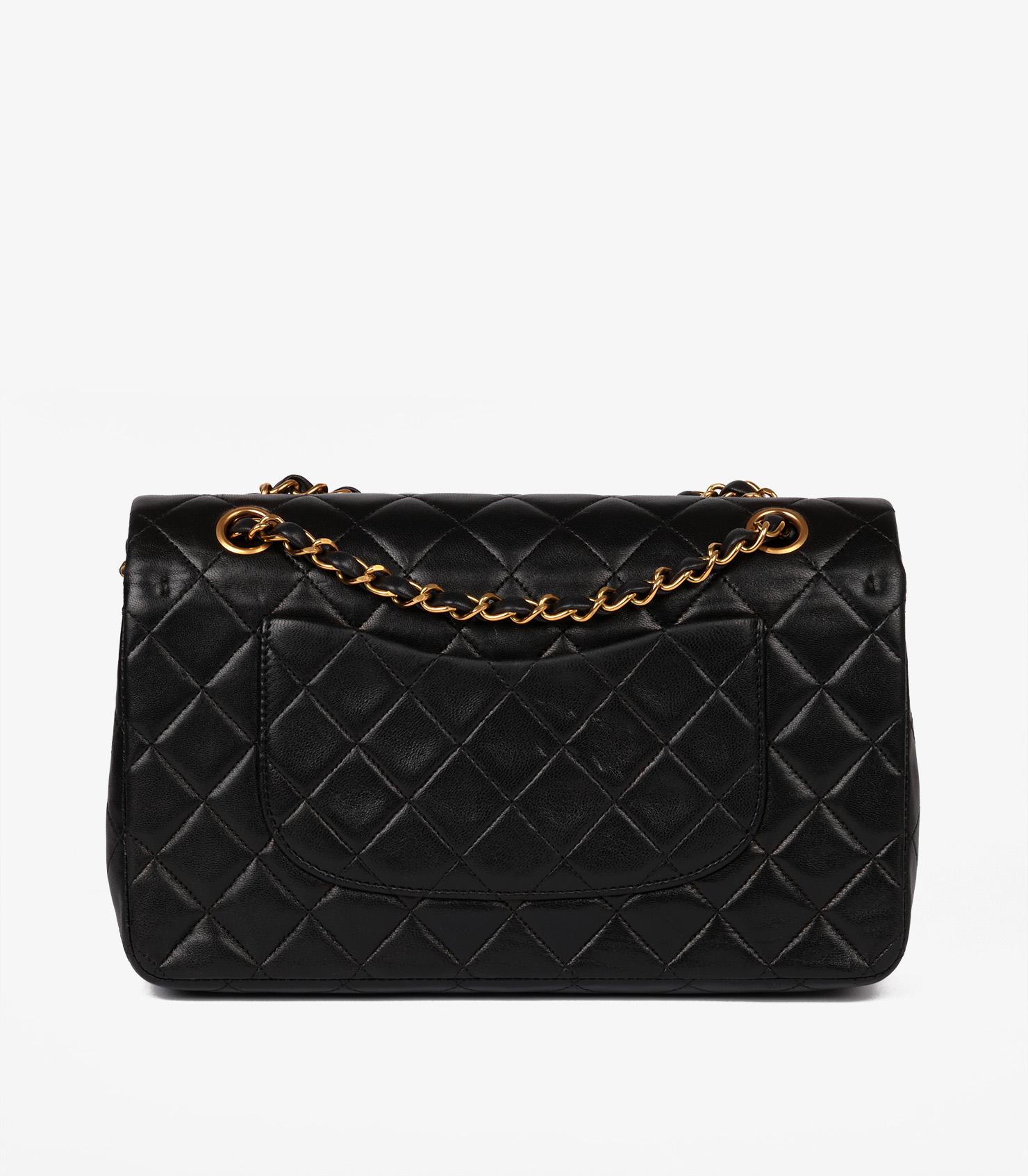 Chanel Bolso Clásico Acolchado Negro Piel de Cordero Vintage Mediano con Doble Solapa 2