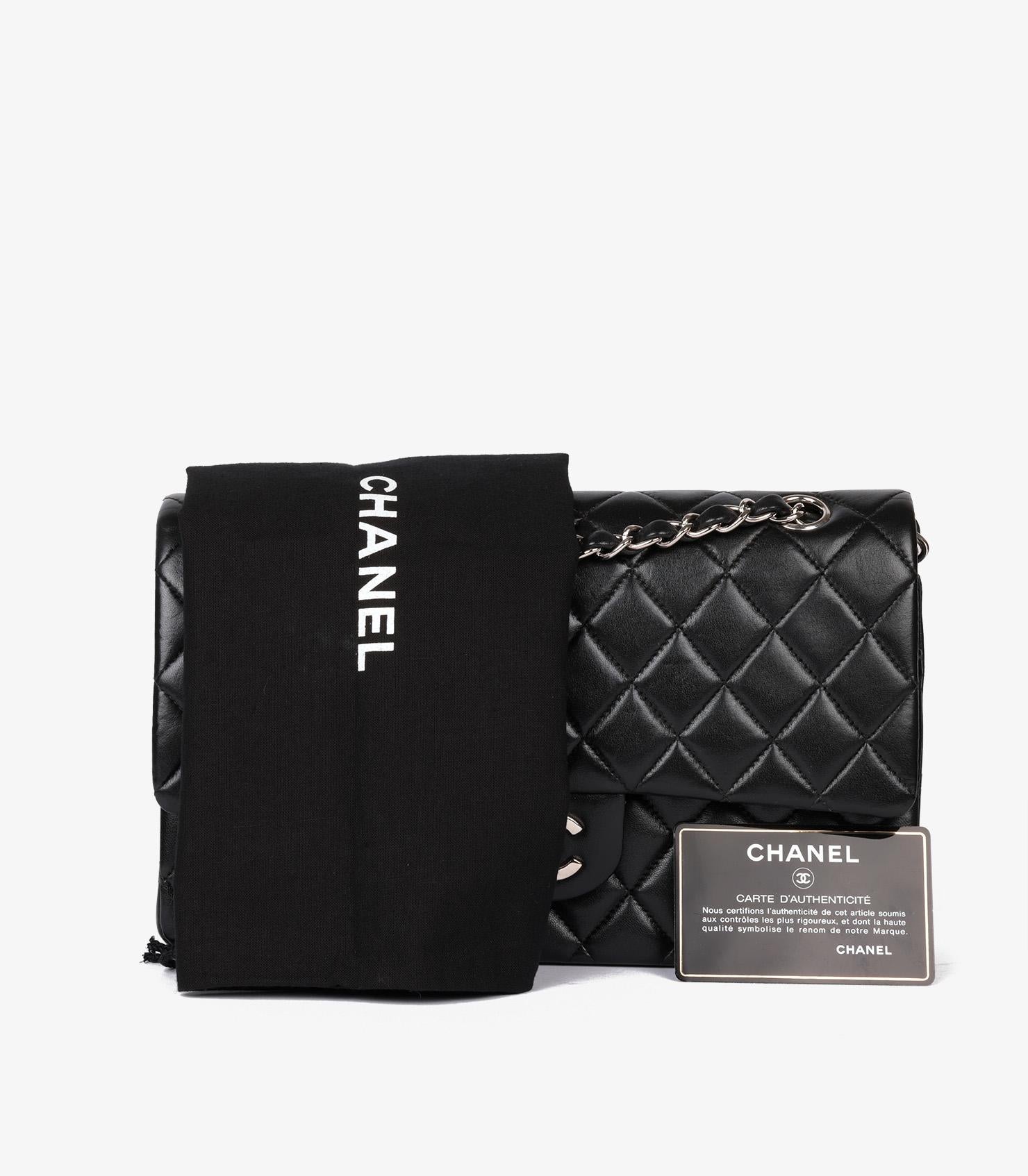 Chanel Black Quilted Lambskin Vintage Medium Classic Double Flap Bag For Sale 3
