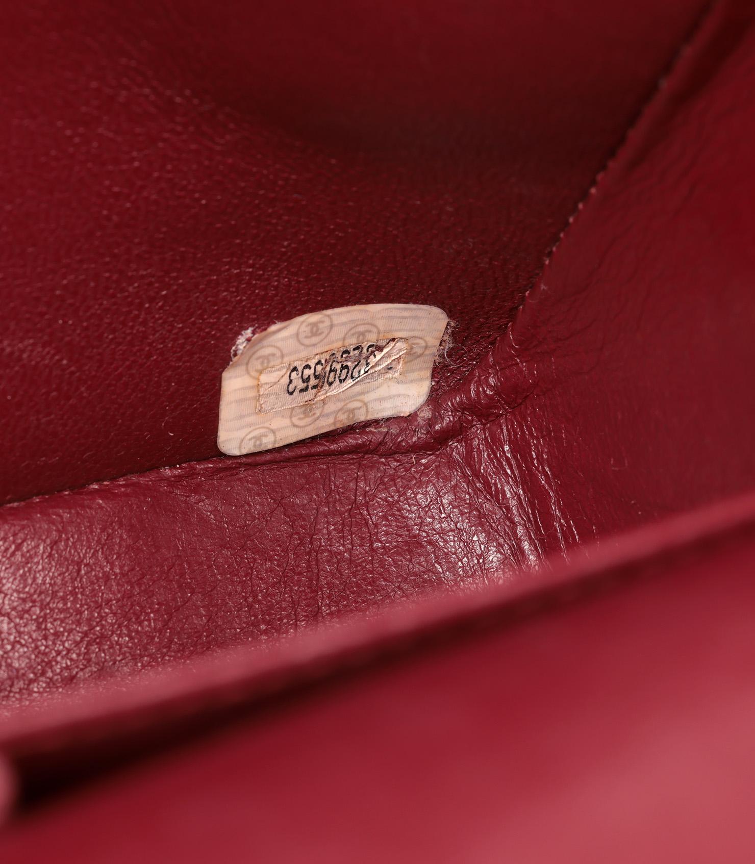 Chanel Bolso Clásico Acolchado Negro Piel de Cordero Vintage Mediano con Doble Solapa 4