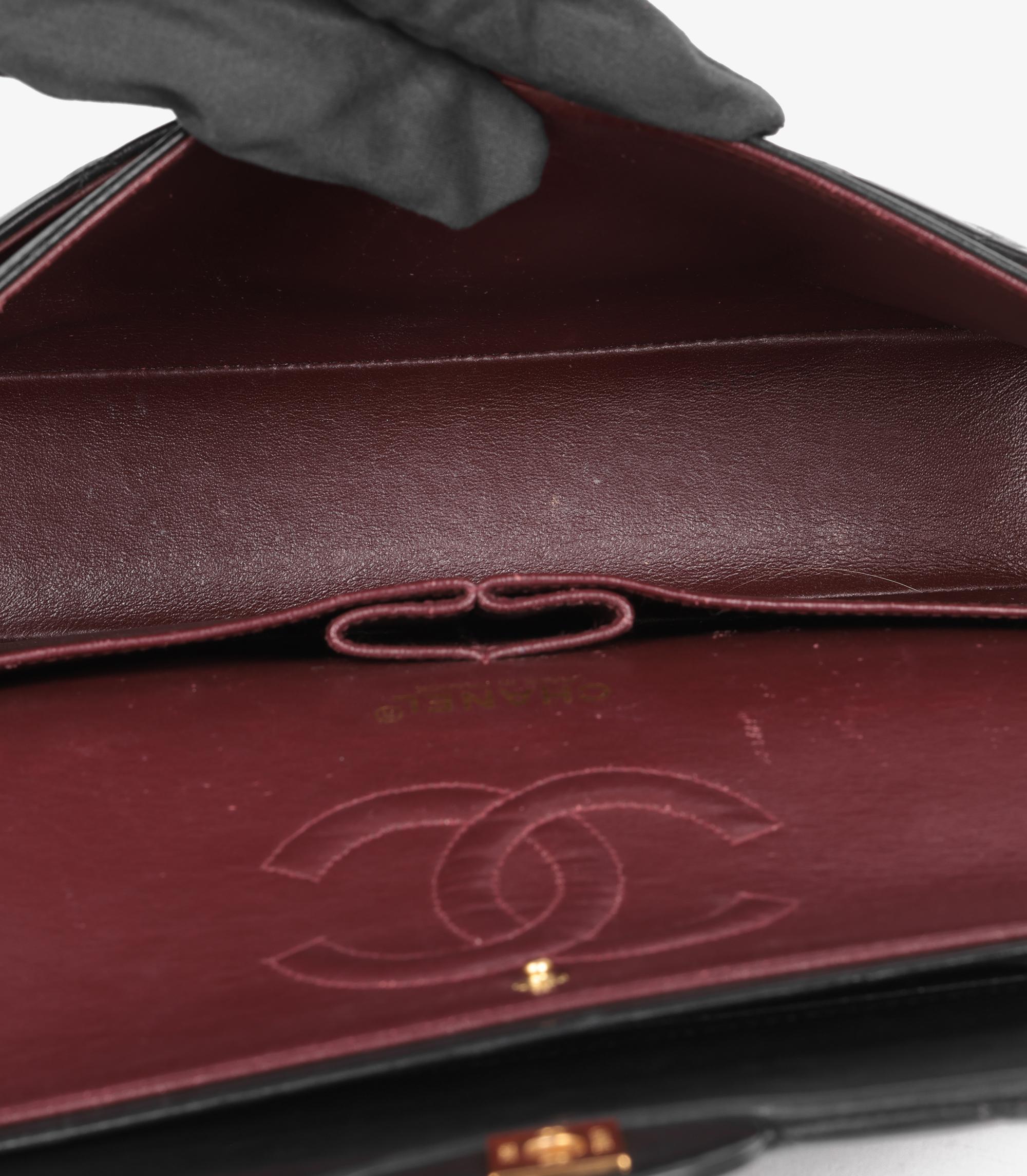 Chanel - Sac à main classique à double rabat en cuir d'agneau matelassé noir - Vintage Medium en vente 3