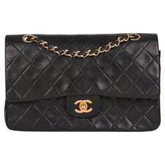 Chanel - Sac à rabat double vintage en peau de mouton matelassée noire à motif classique méditerranéen