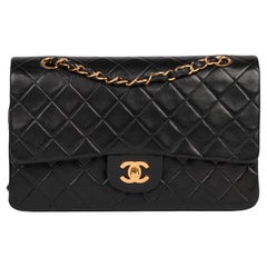 CHANEL Borsa media classica a doppia patta in pelle d'agnello trapuntata nera