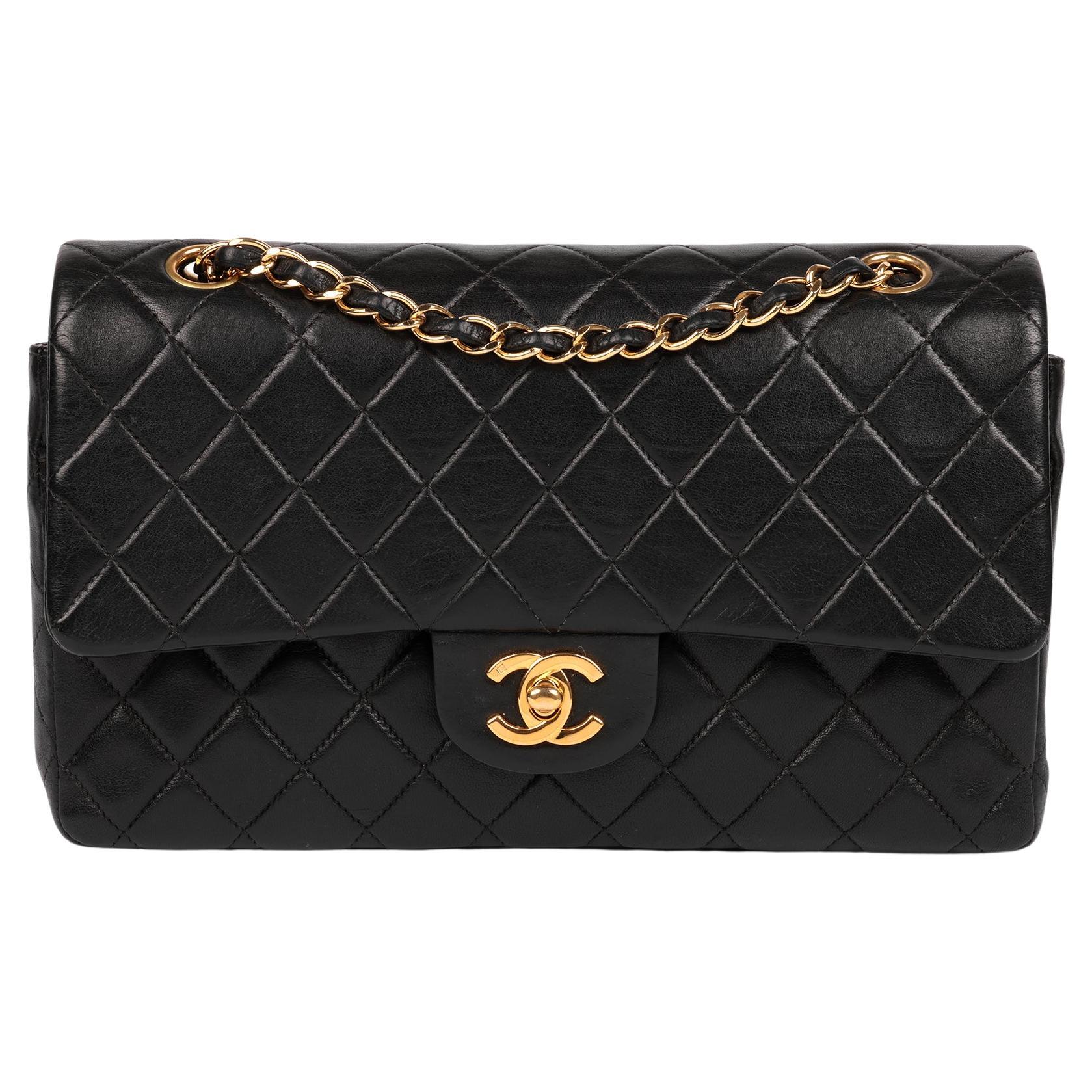 Chanel - Sac à main classique à double rabat en cuir d'agneau matelassé noir - Vintage Medium en vente
