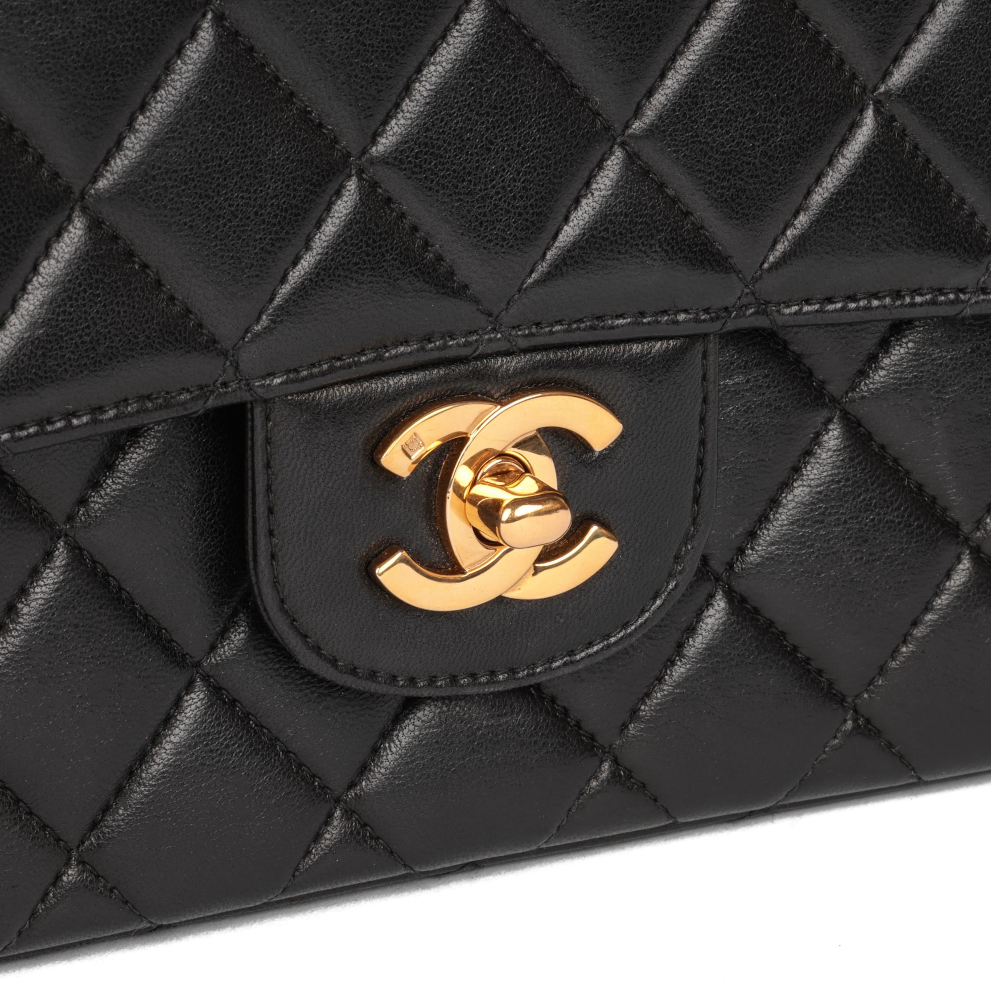 CHANEL Noir Cuir d'agneau matelassé Vintage Medium Classic Kelly en vente 3