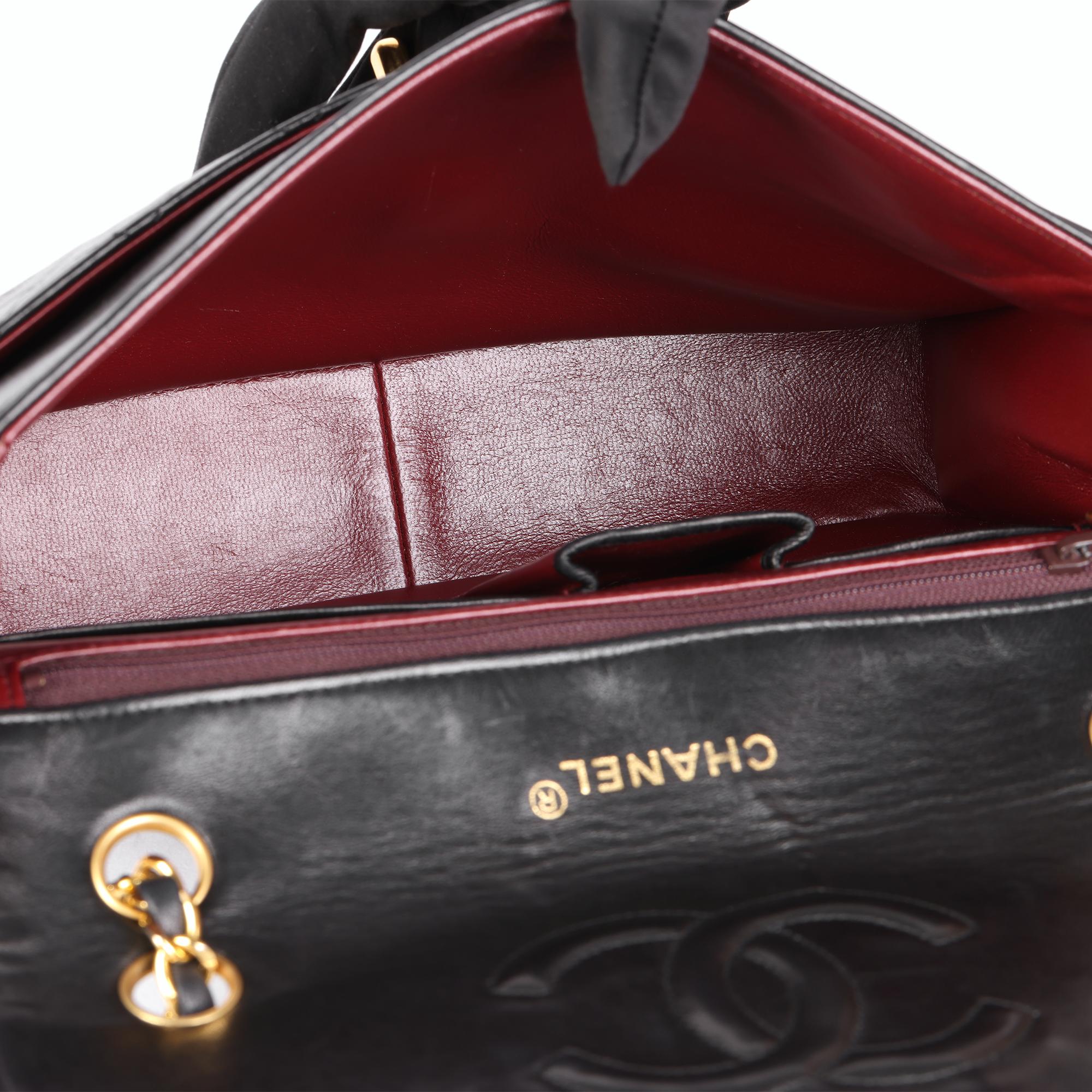 CHANEL Black Quilted Lambskin Vintage Medium Classic Single Flap Bag For Sale 7