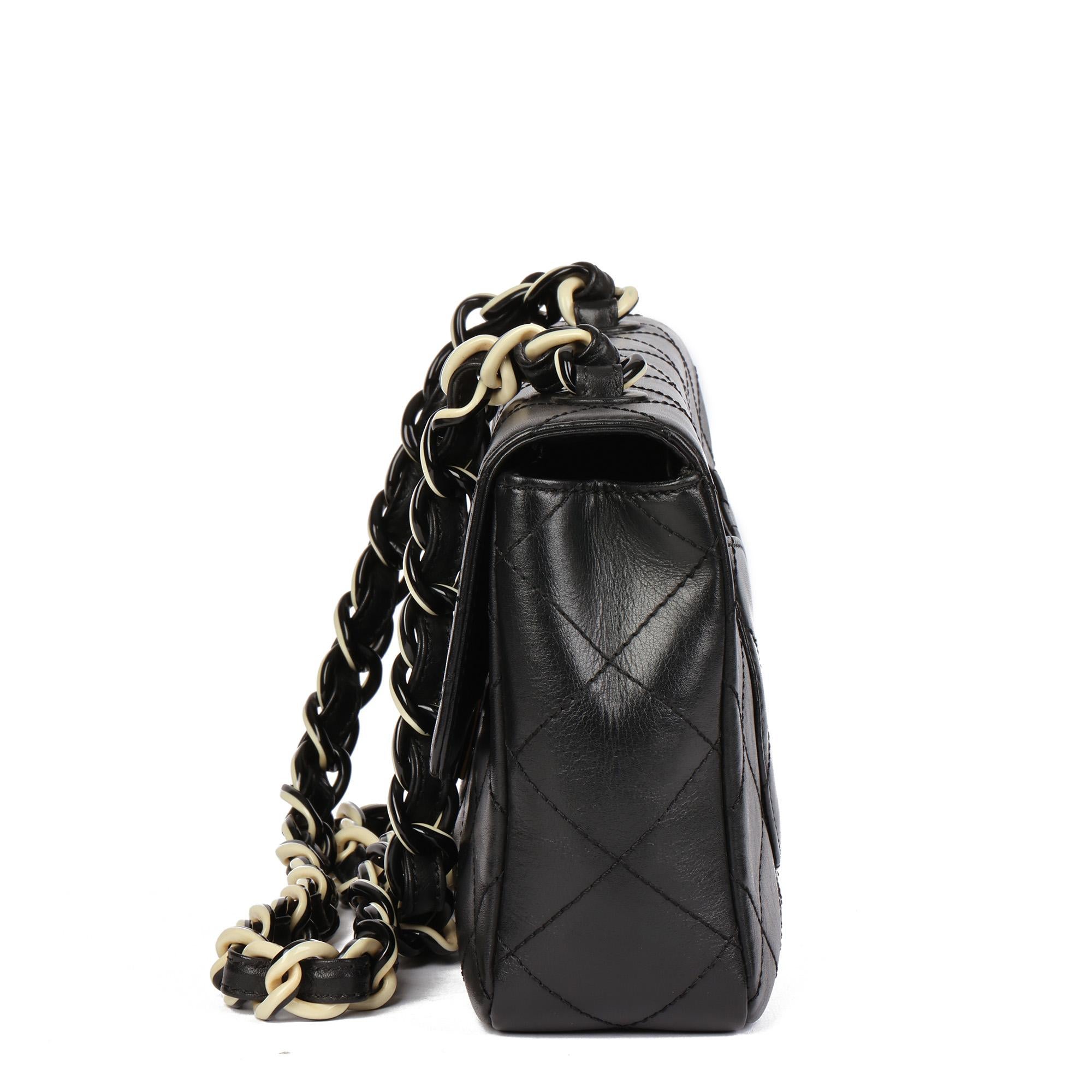 De las mujeres CHANEL Bolso Clásico Acolchado Negro Piel de Cordero Vintage Mediano con Solapa Simple en venta