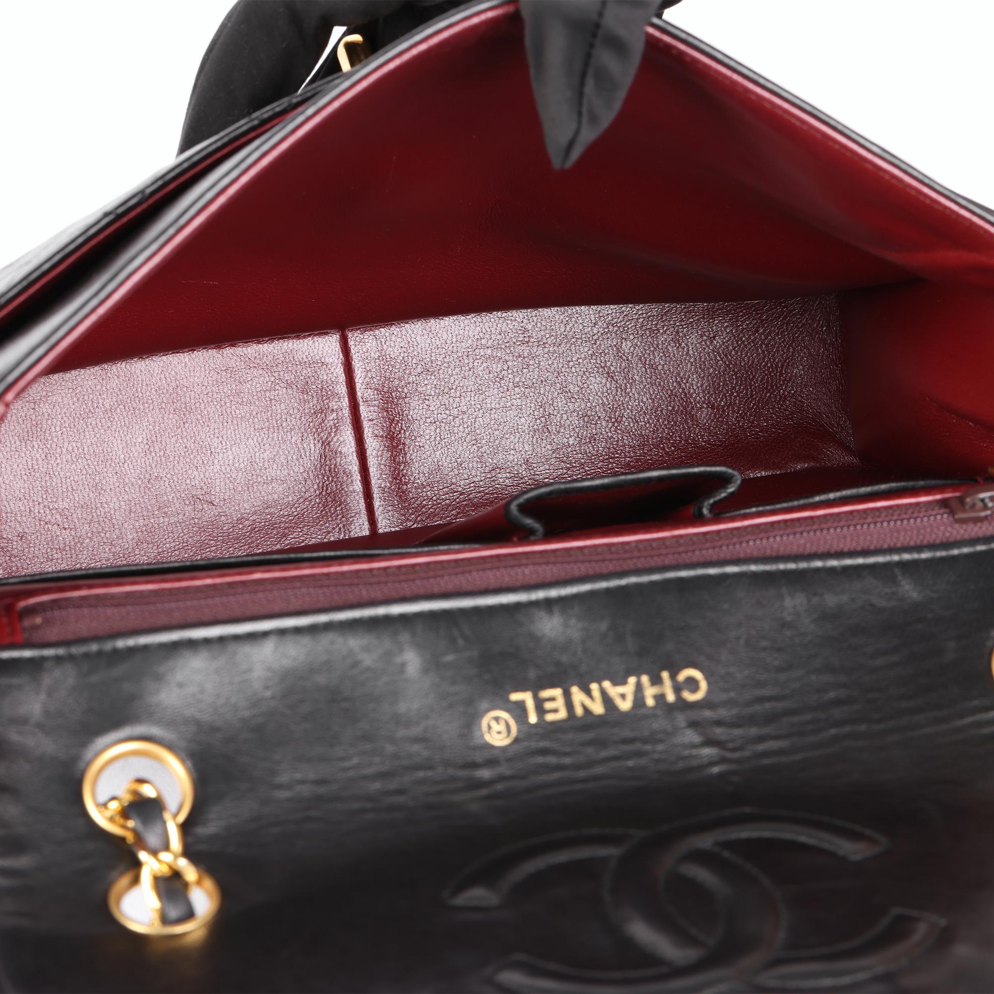 CHANEL Schwarze Vintage Medium Classic Single Flap Tasche aus gestepptem Lammfell mit roter Truhe im Angebot 7