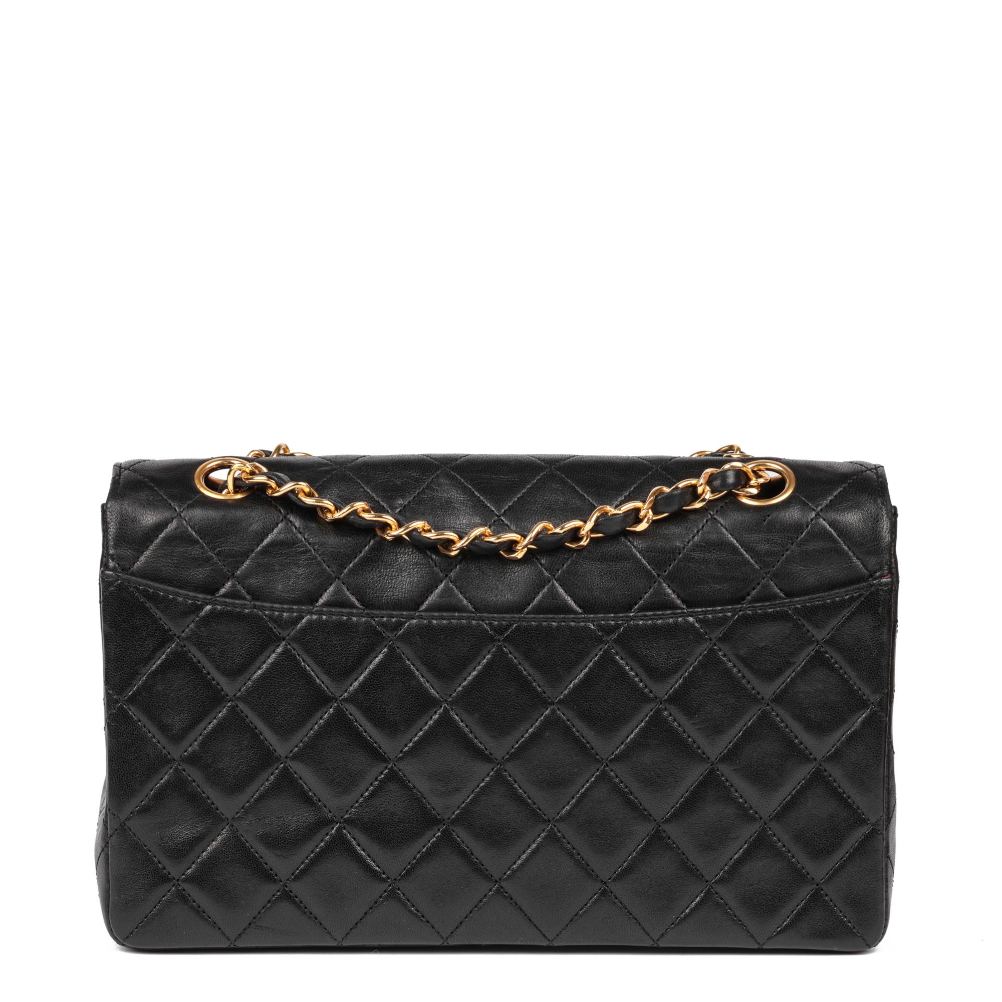 Women's CHANEL Black Quilted Lambskin Vintage Medium Classic Single Flap Bag with Wallet For Sale
