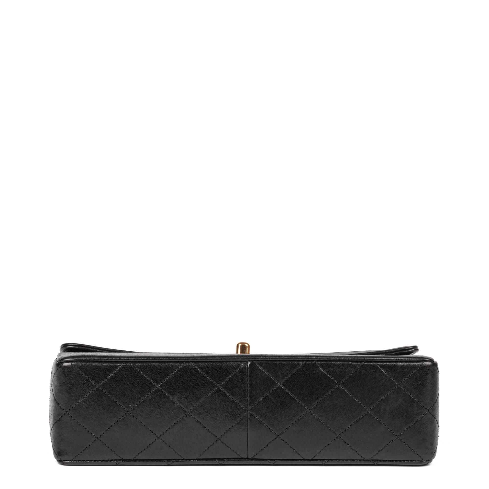 CHANEL Black Quilted Lambskin Vintage Medium Classic Single Flap Bag with Wallet For Sale 1