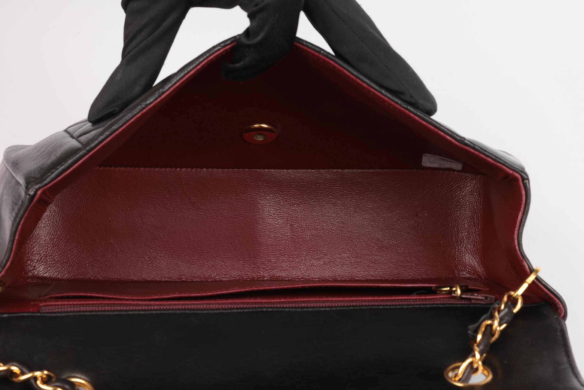 Chanel Black Quilted Lambskin Vintage Medium Diana Classic Single Flap Bag For Sale 4