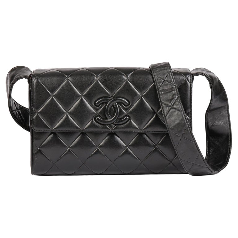 CHANEL Bolso Solapa Logotipo Piel Cordero Negro Acolchado Vintage