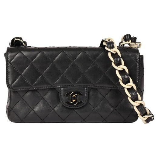 CHANEL Black Quilted Lambskin Vintage Medium Classic Single