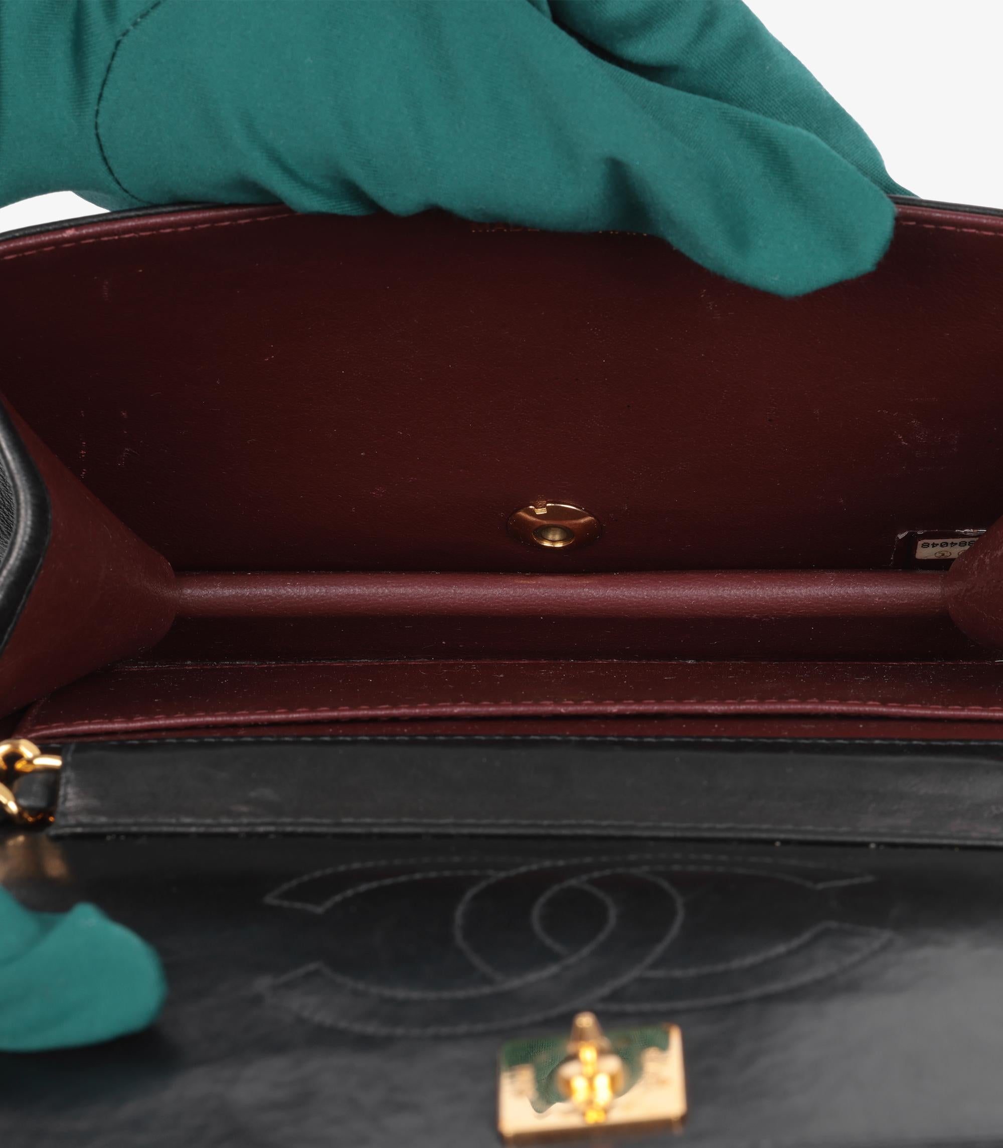 Chanel - Mini sac à rabat vintage en cuir d'agneau matelassé - noir en vente 1