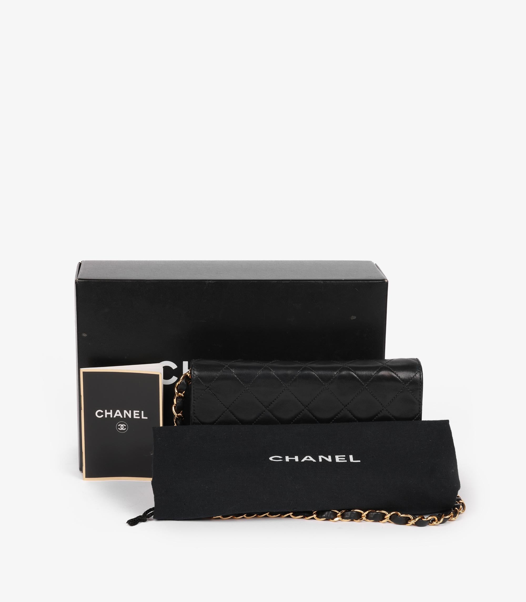 Chanel - Mini sac à rabat vintage en cuir d'agneau matelassé - noir en vente 4